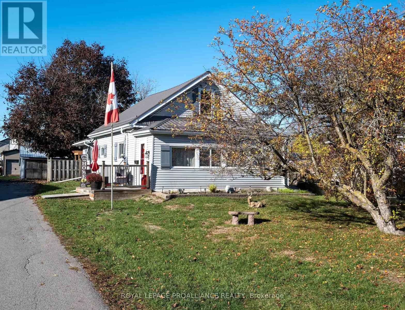 42 Prince Of Wales Drive, Belleville, Ontario  K8P 2T7 - Photo 34 - X12486447