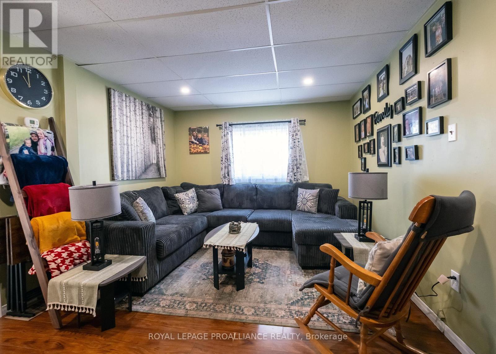 42 Prince Of Wales Drive, Belleville, Ontario  K8P 2T7 - Photo 5 - X12486447