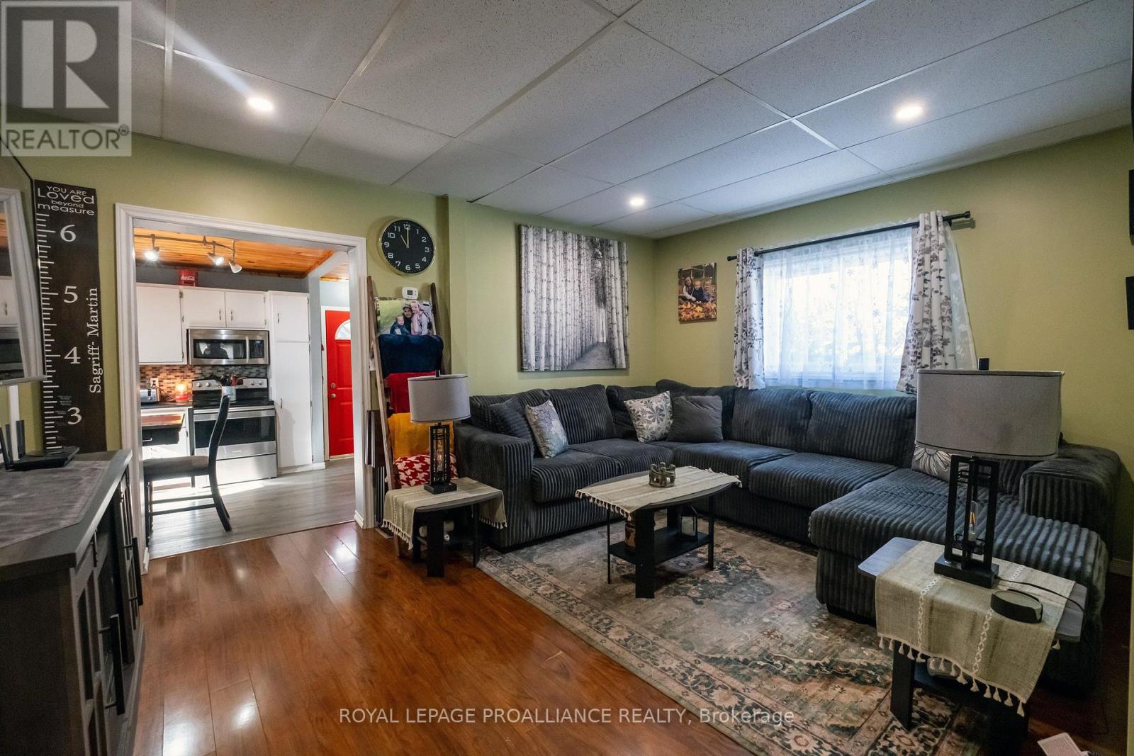 42 Prince Of Wales Drive, Belleville, Ontario  K8P 2T7 - Photo 6 - X12486447