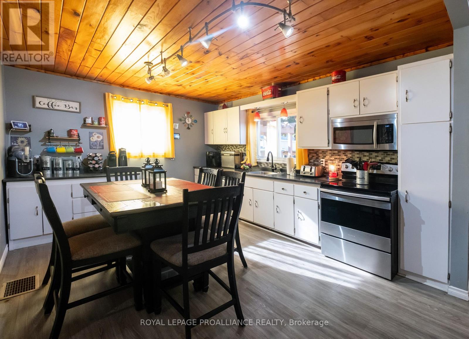 42 Prince Of Wales Drive, Belleville, Ontario  K8P 2T7 - Photo 7 - X12486447