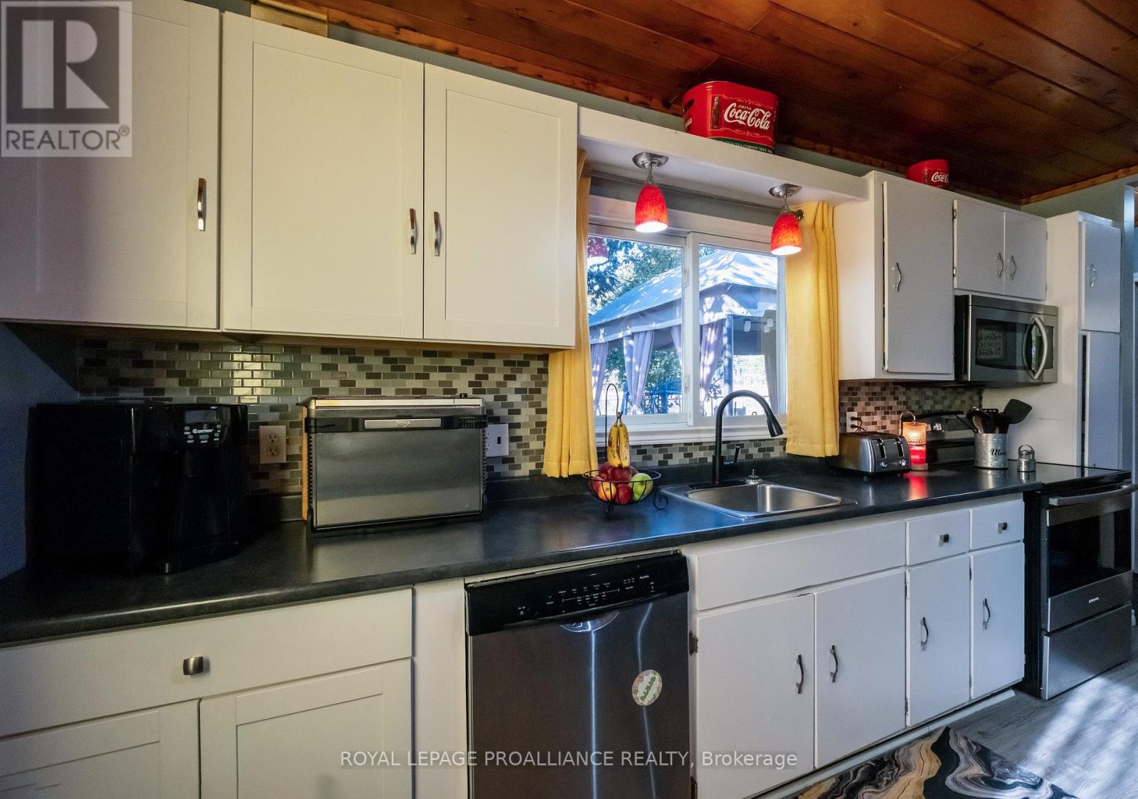 42 Prince Of Wales Drive, Belleville, Ontario  K8P 2T7 - Photo 8 - X12486447