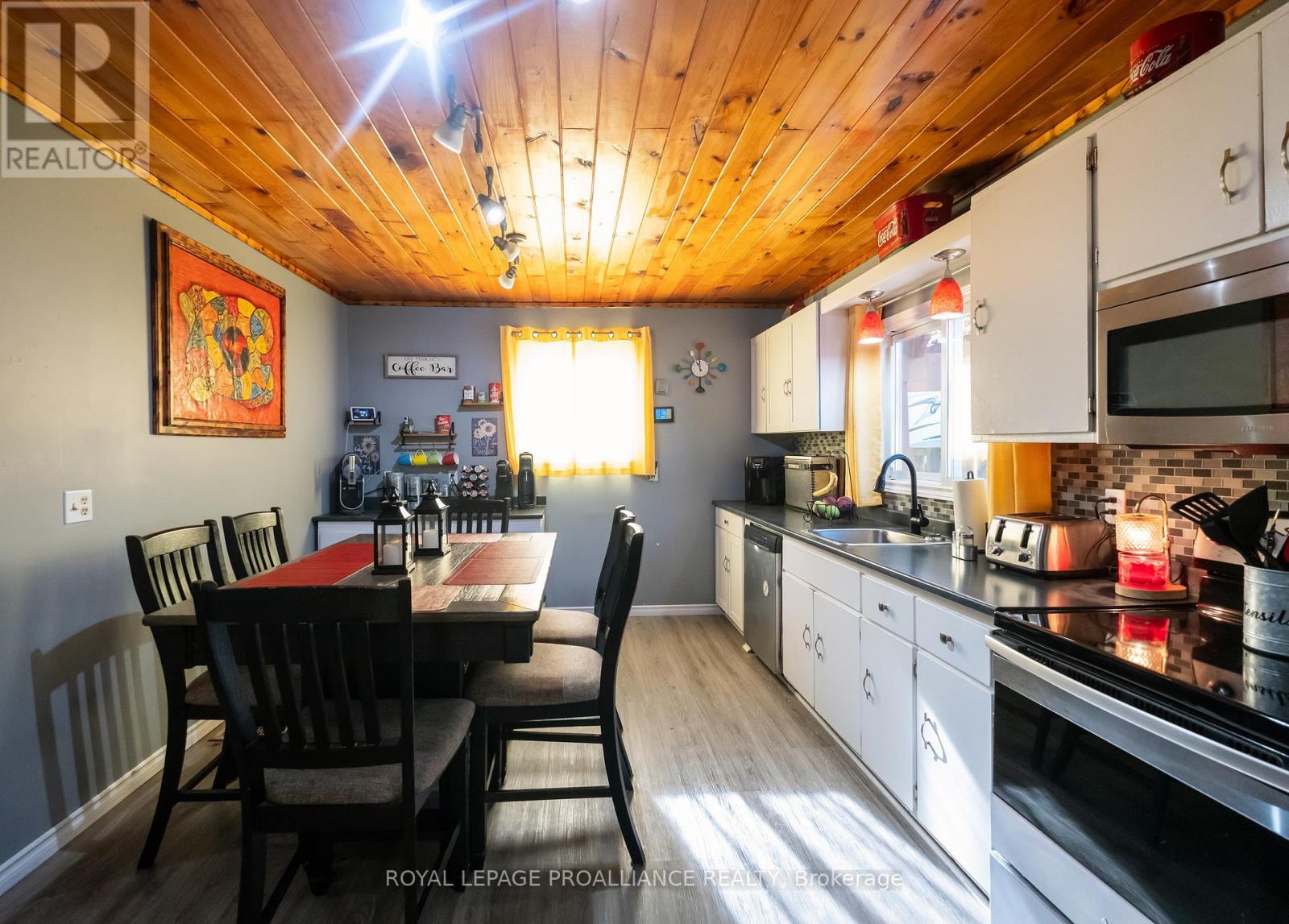 42 Prince Of Wales Drive, Belleville, Ontario  K8P 2T7 - Photo 9 - X12486447