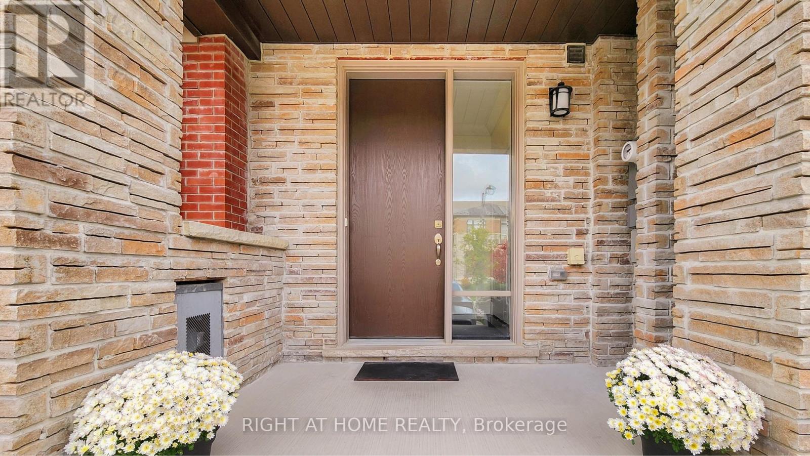 26 Badgerow Way, Aurora, Ontario  L4G 0Z5 - Photo 2 - N12486344