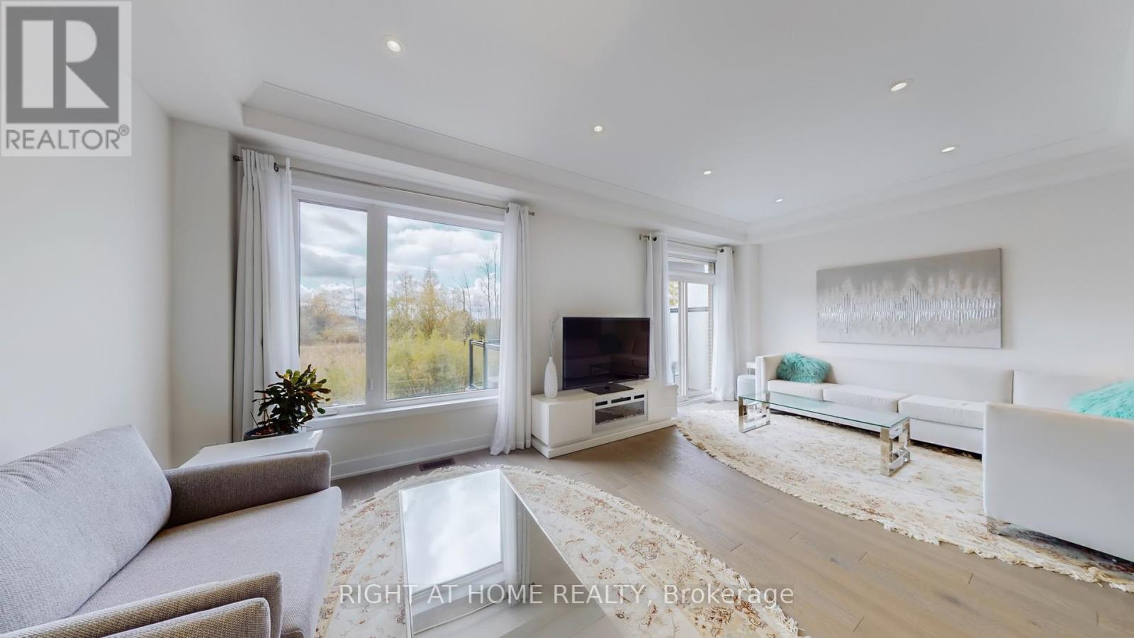 26 Badgerow Way, Aurora, Ontario  L4G 0Z5 - Photo 3 - N12486344