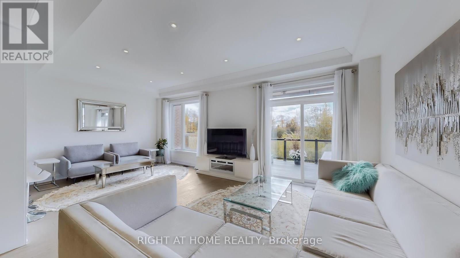 26 Badgerow Way, Aurora, Ontario  L4G 0Z5 - Photo 4 - N12486344