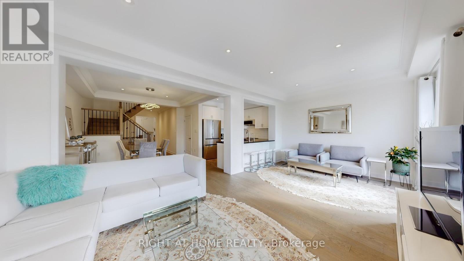 26 Badgerow Way, Aurora, Ontario  L4G 0Z5 - Photo 5 - N12486344