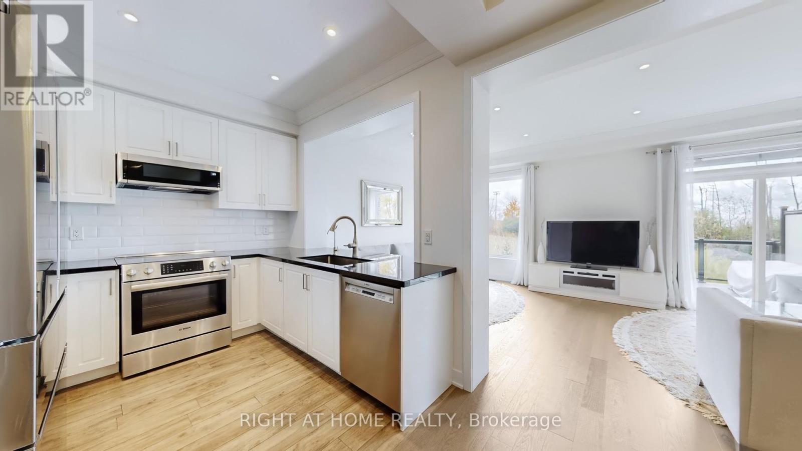 26 Badgerow Way, Aurora, Ontario  L4G 0Z5 - Photo 9 - N12486344