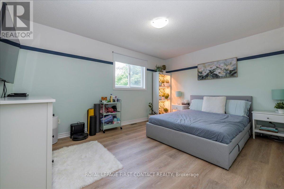 26 Kenwell Crescent, Barrie (Holly), Ontario  L4N 0A4 - Photo 25 - S12486307