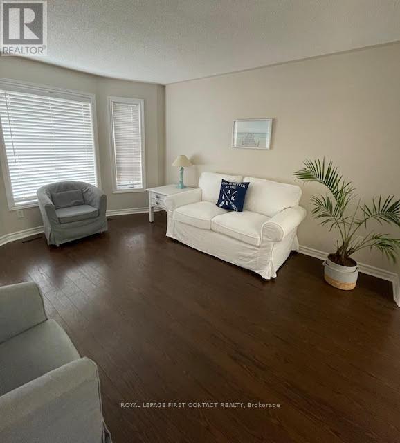 26 Kenwell Crescent, Barrie (Holly), Ontario  L4N 0A4 - Photo 4 - S12486307