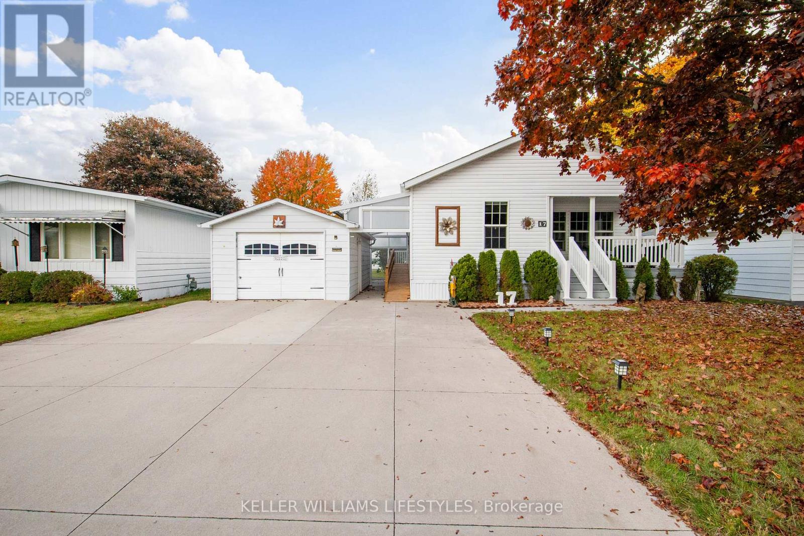 17 George Street, Strathroy-Caradoc, Ontario  N7G 3K9 - Photo 2 - X12486366