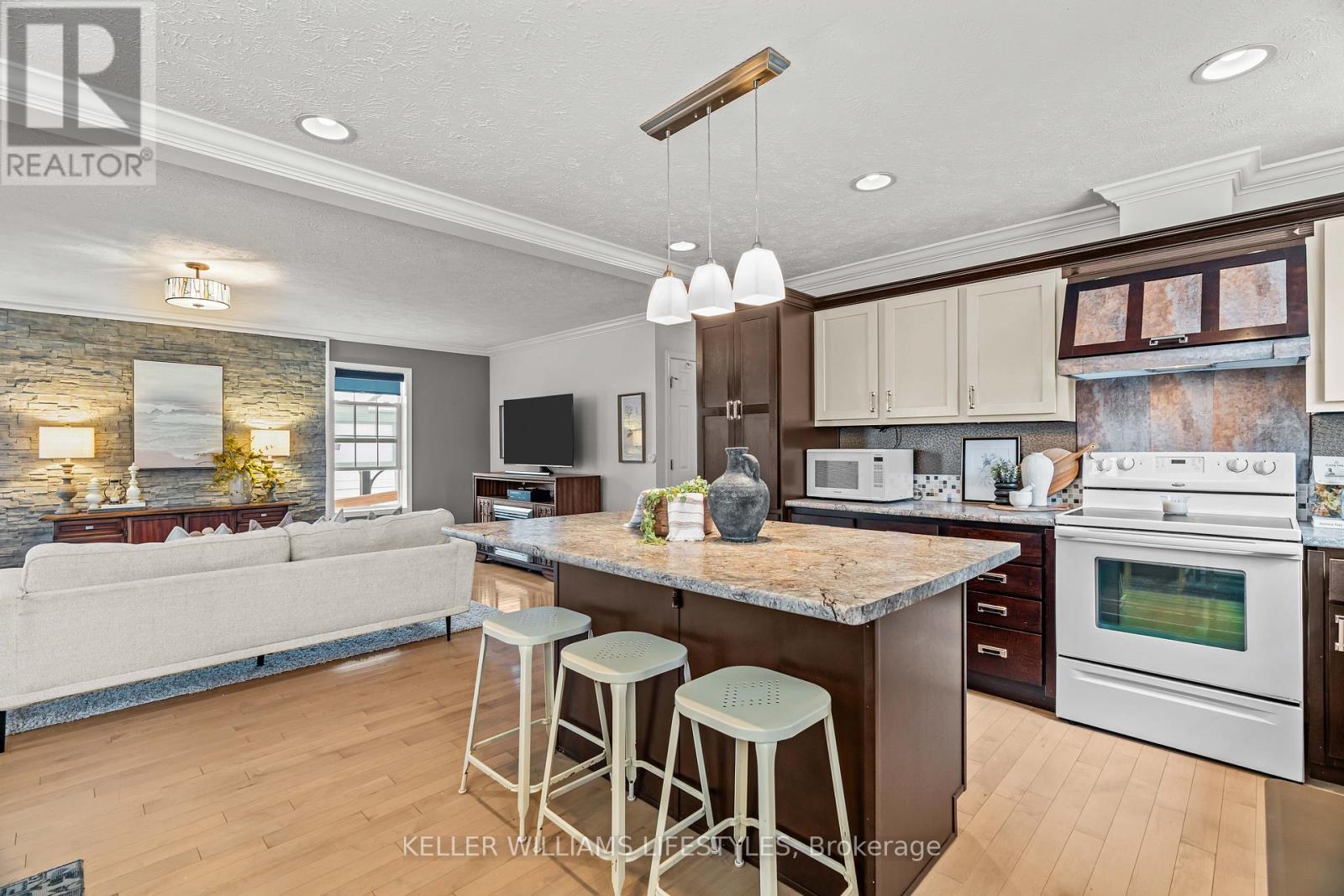 17 George Street, Strathroy-Caradoc, Ontario  N7G 3K9 - Photo 21 - X12486366