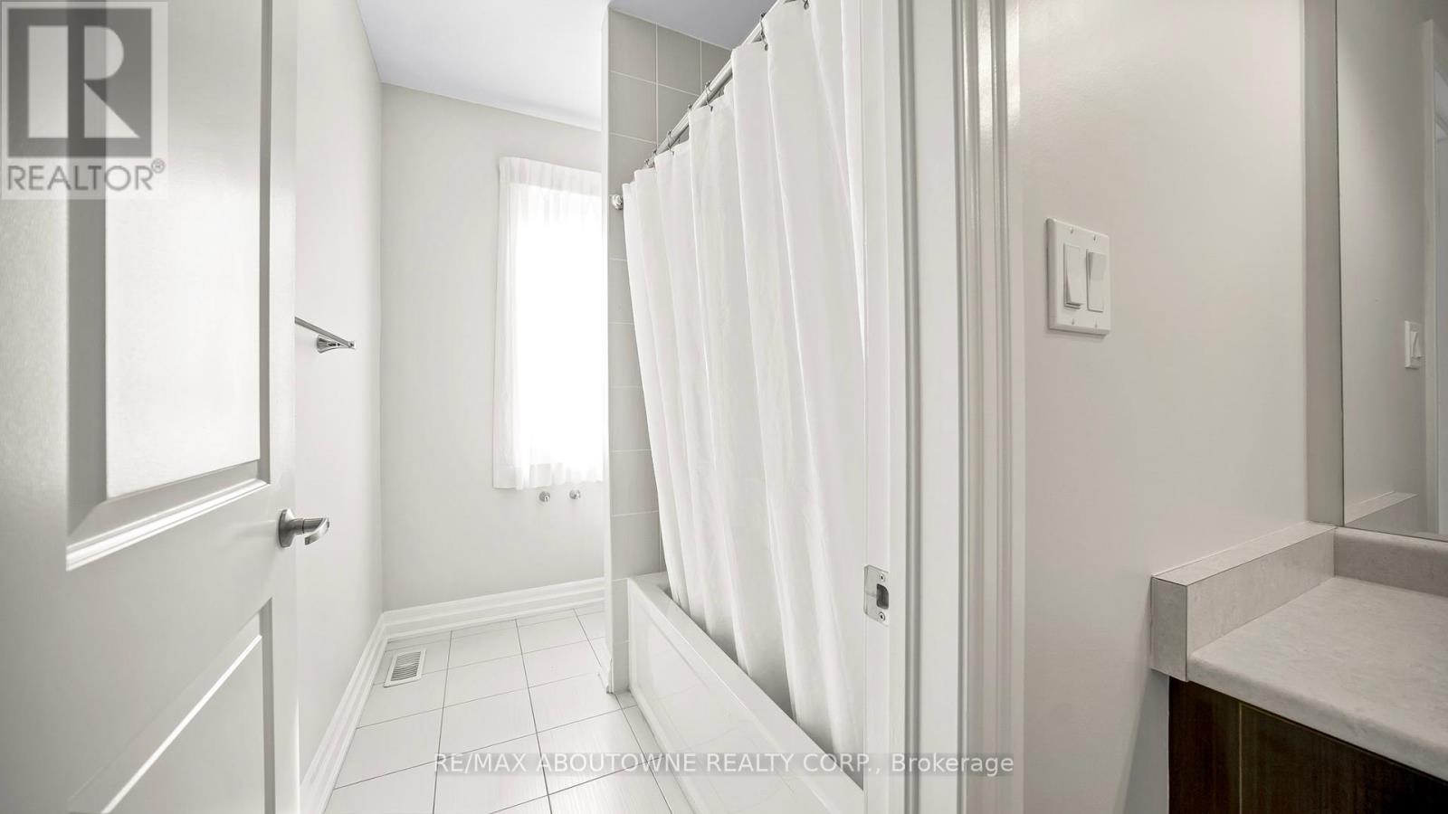 129 Robert Berry Crescent, King, Ontario  L7B 0M3 - Photo 16 - N12440850