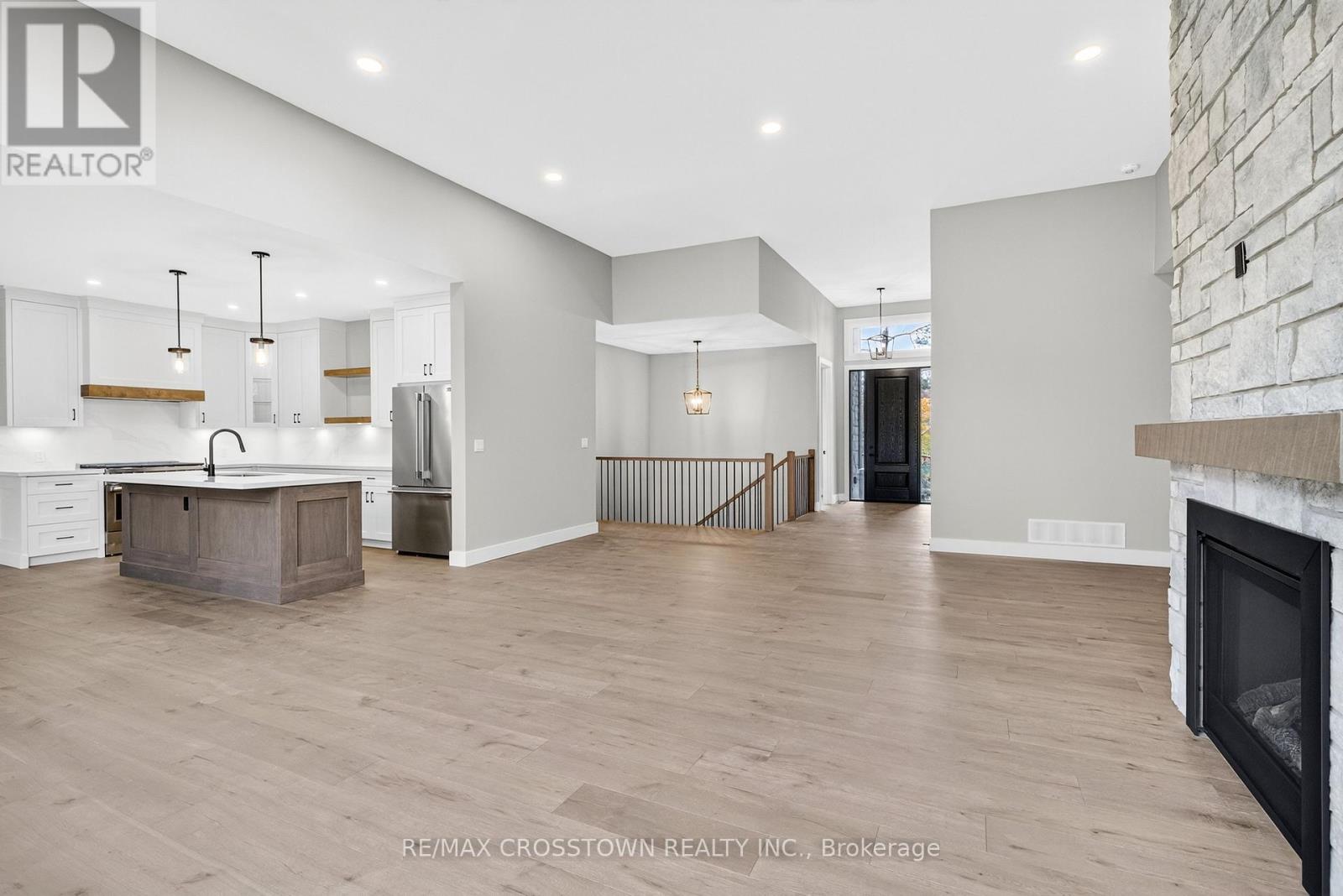 32 Alpine Way, Oro-Medonte, Ontario  L0L 2L0 - Photo 5 - S12375066