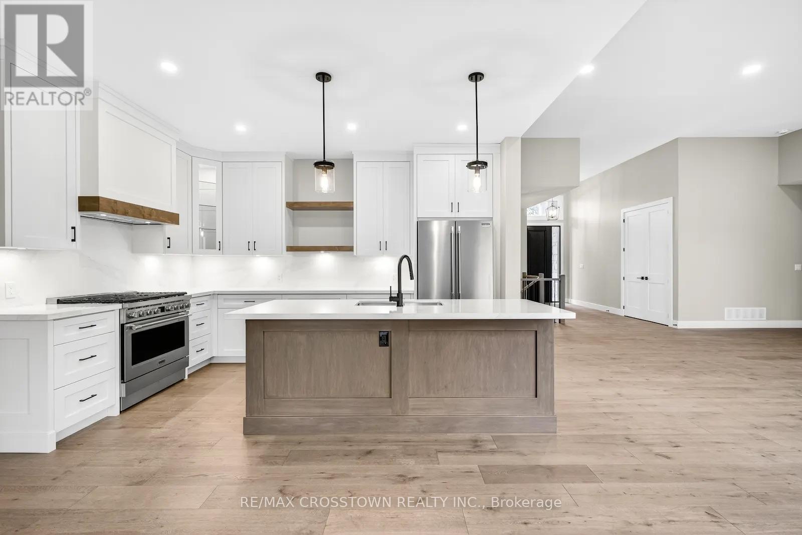 32 Alpine Way, Oro-Medonte (Horseshoe Valley), Ontario  L0L 2L0 - Photo 6 - S12375066