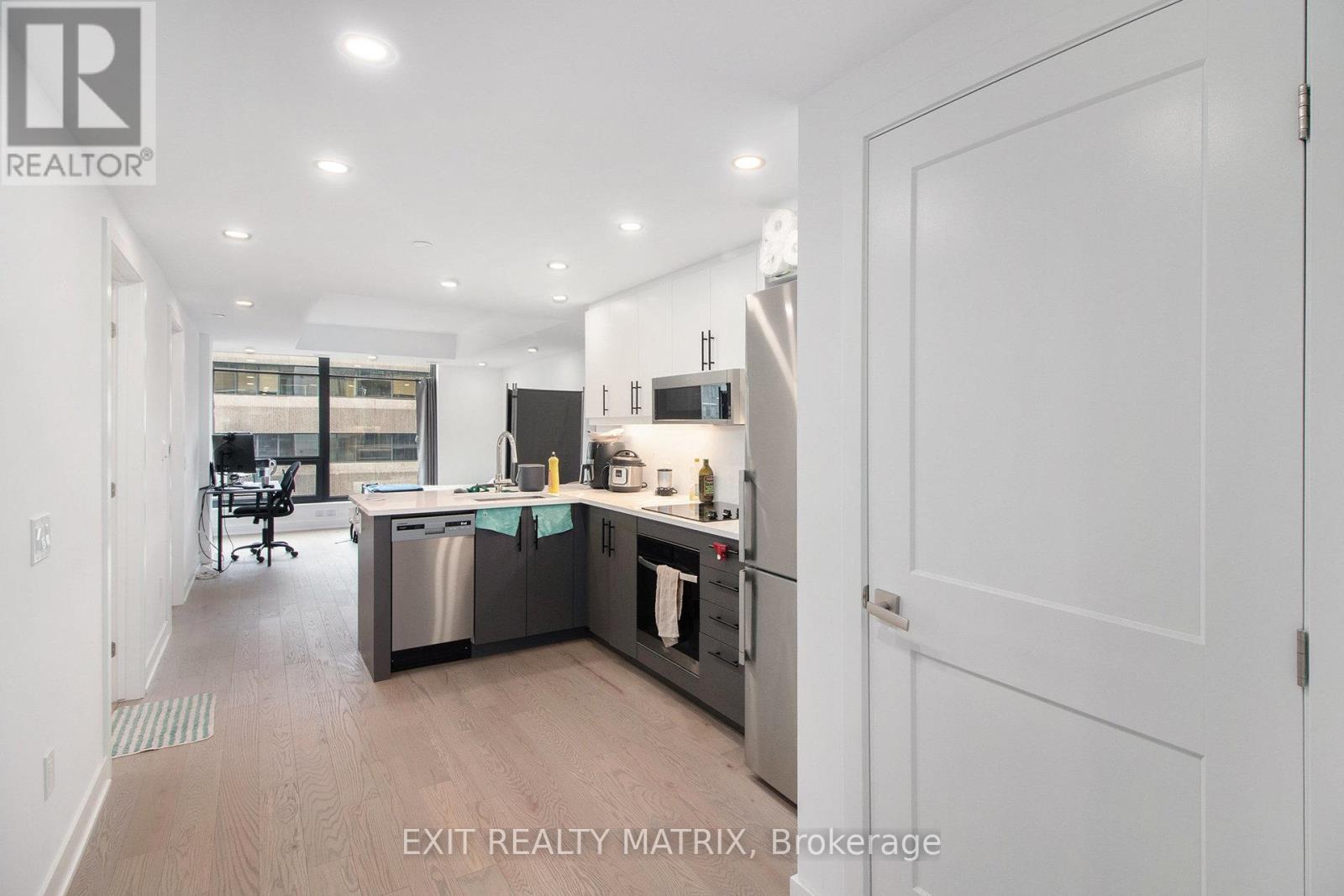 1101 - 340 Queen Street, Ottawa, Ontario  K1R 0G1 - Photo 3 - X12486361