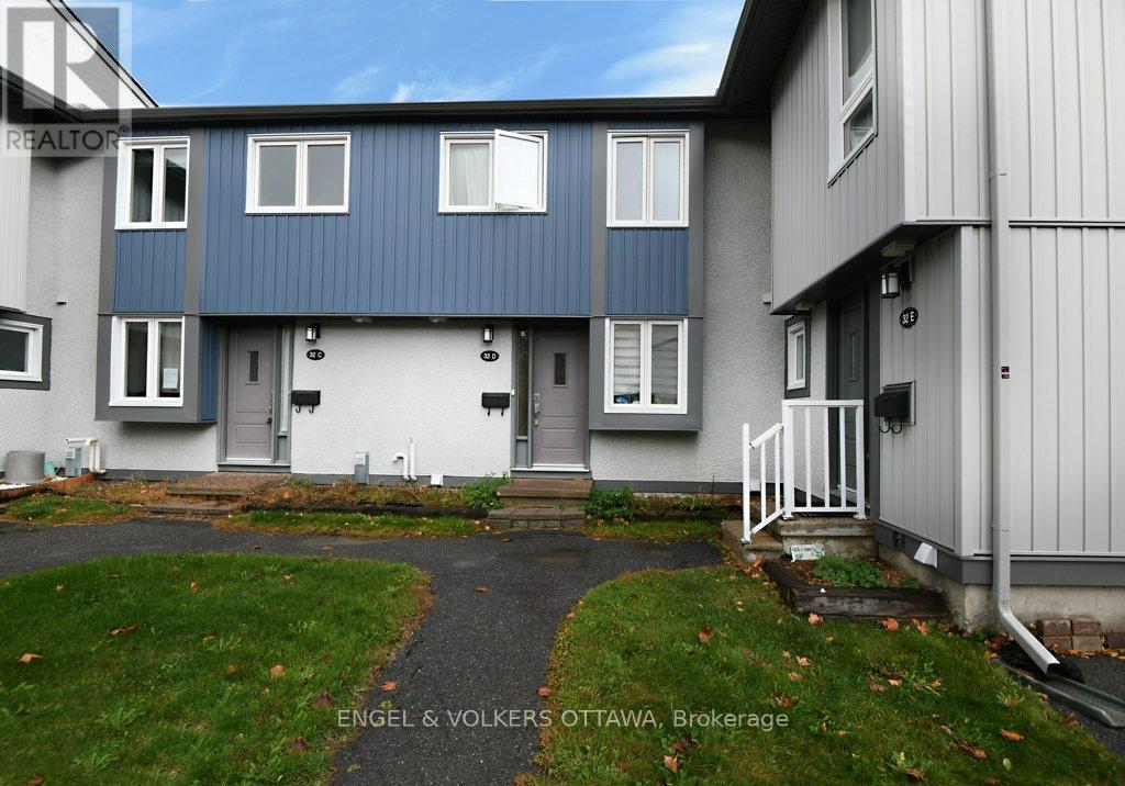 32D BENLEA DRIVE, Ottawa, Ontario