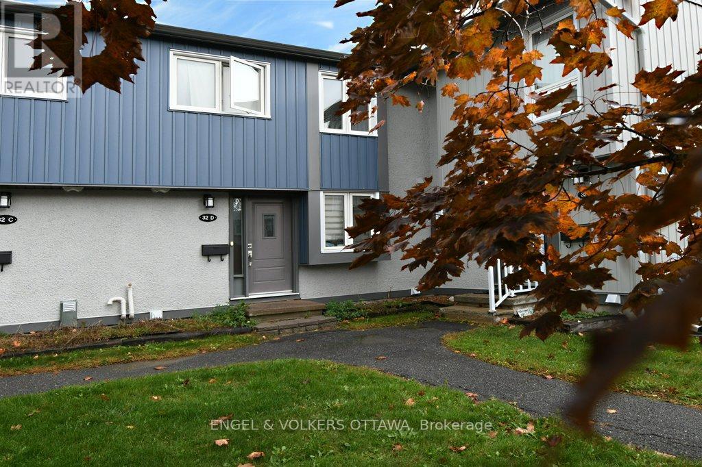 32d Benlea Drive, Ottawa, Ontario  K2G 4A8 - Photo 2 - X12486367