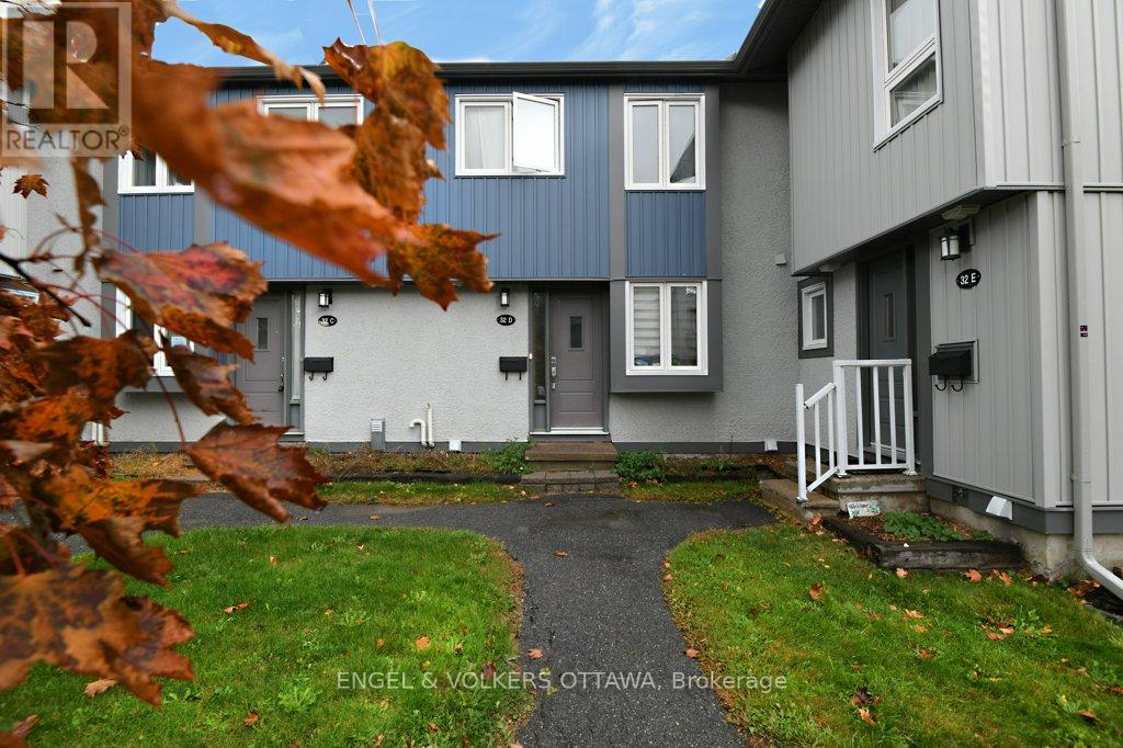 32d Benlea Drive, Ottawa, Ontario  K2G 4A8 - Photo 3 - X12486367