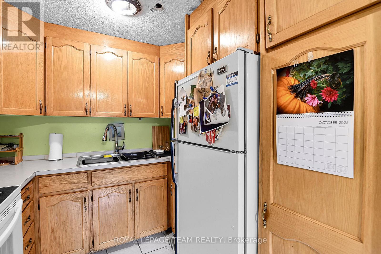 B - 902 Elmsmere Road, Ottawa, Ontario  K1J 7T6 - Photo 10 - X12486398