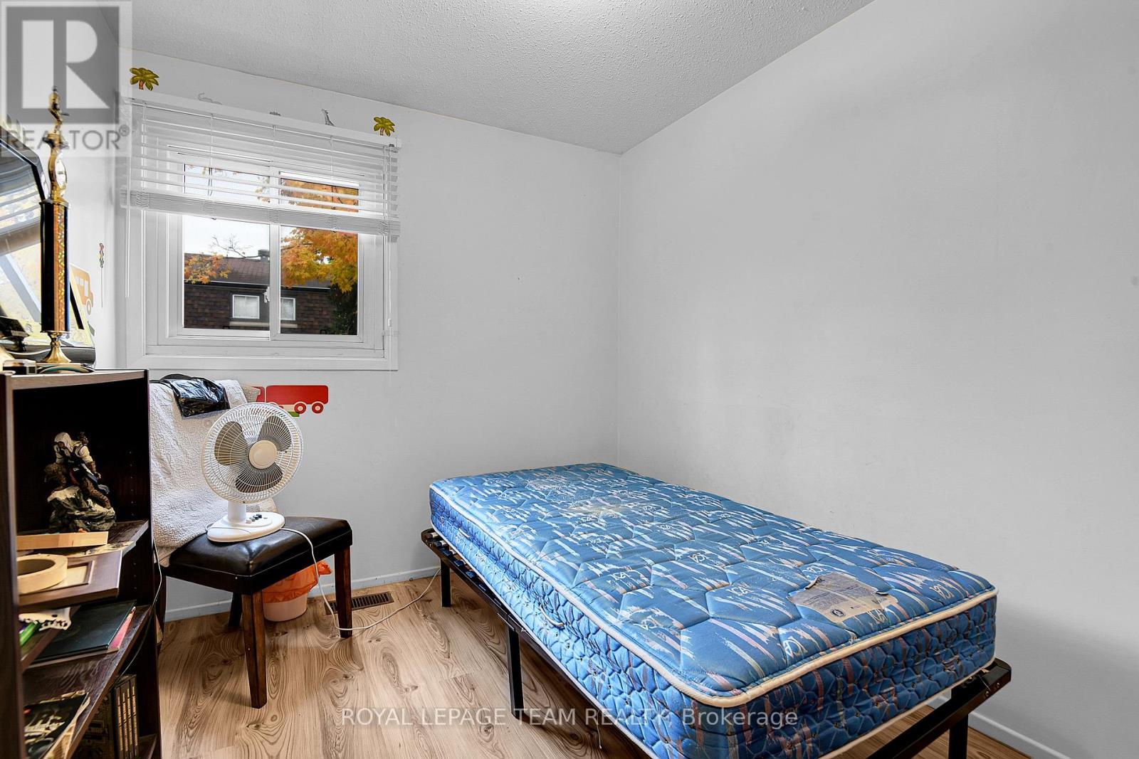 B - 902 Elmsmere Road, Ottawa, Ontario  K1J 7T6 - Photo 13 - X12486398