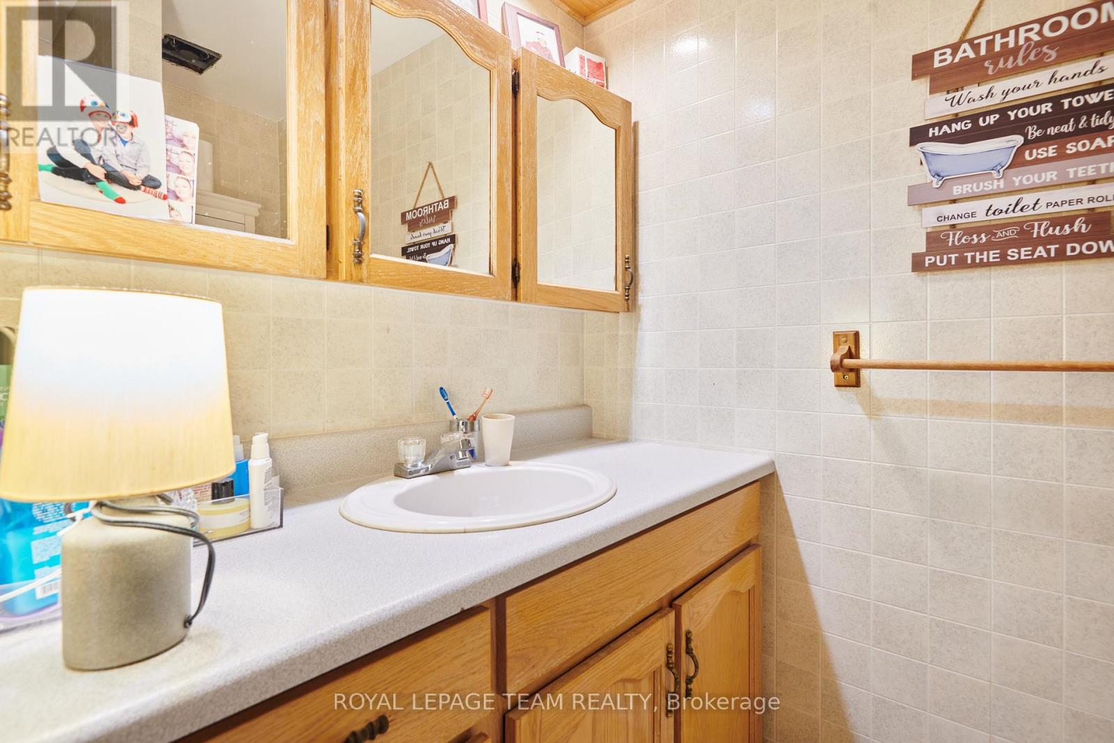 B - 902 Elmsmere Road, Ottawa, Ontario  K1J 7T6 - Photo 15 - X12486398