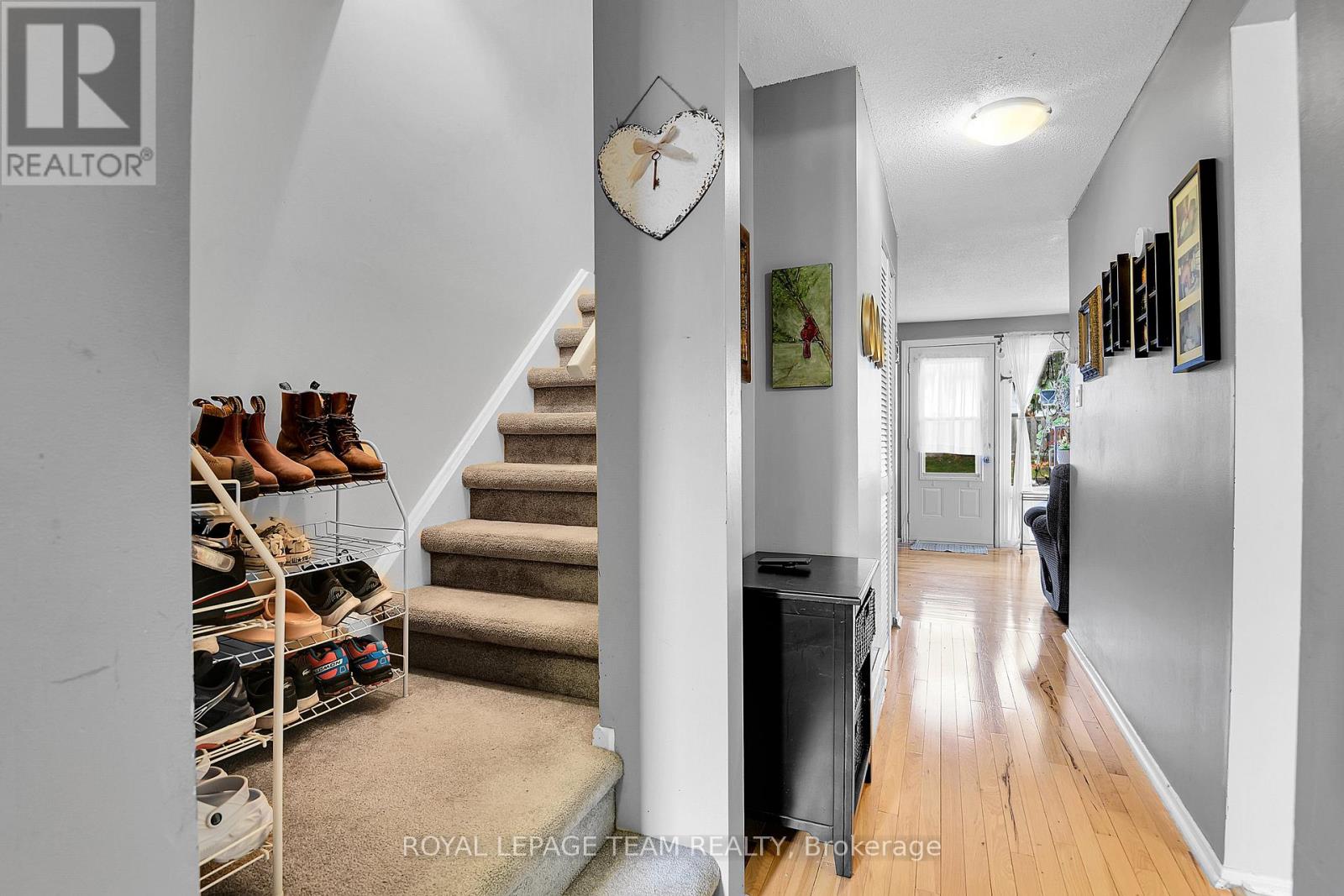 B - 902 Elmsmere Road, Ottawa, Ontario  K1J 7T6 - Photo 3 - X12486398