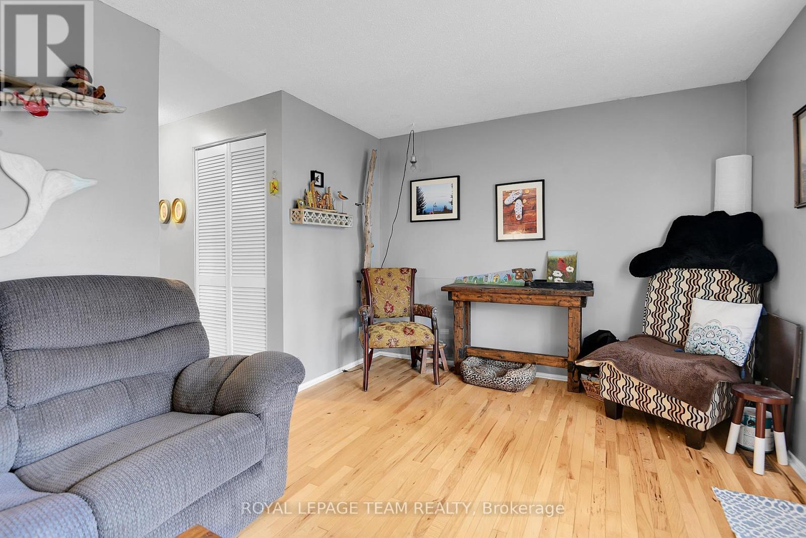 B - 902 Elmsmere Road, Ottawa, Ontario  K1J 7T6 - Photo 6 - X12486398