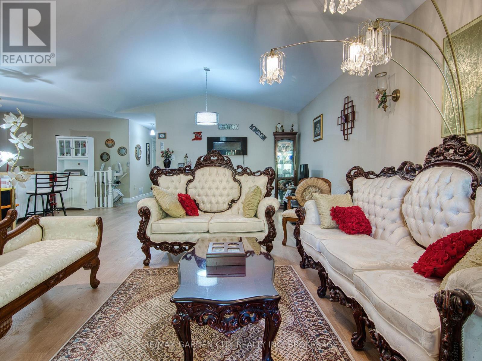 61 Concord Avenue, St. Catharines, Ontario  L2M 5N9 - Photo 10 - X12486464