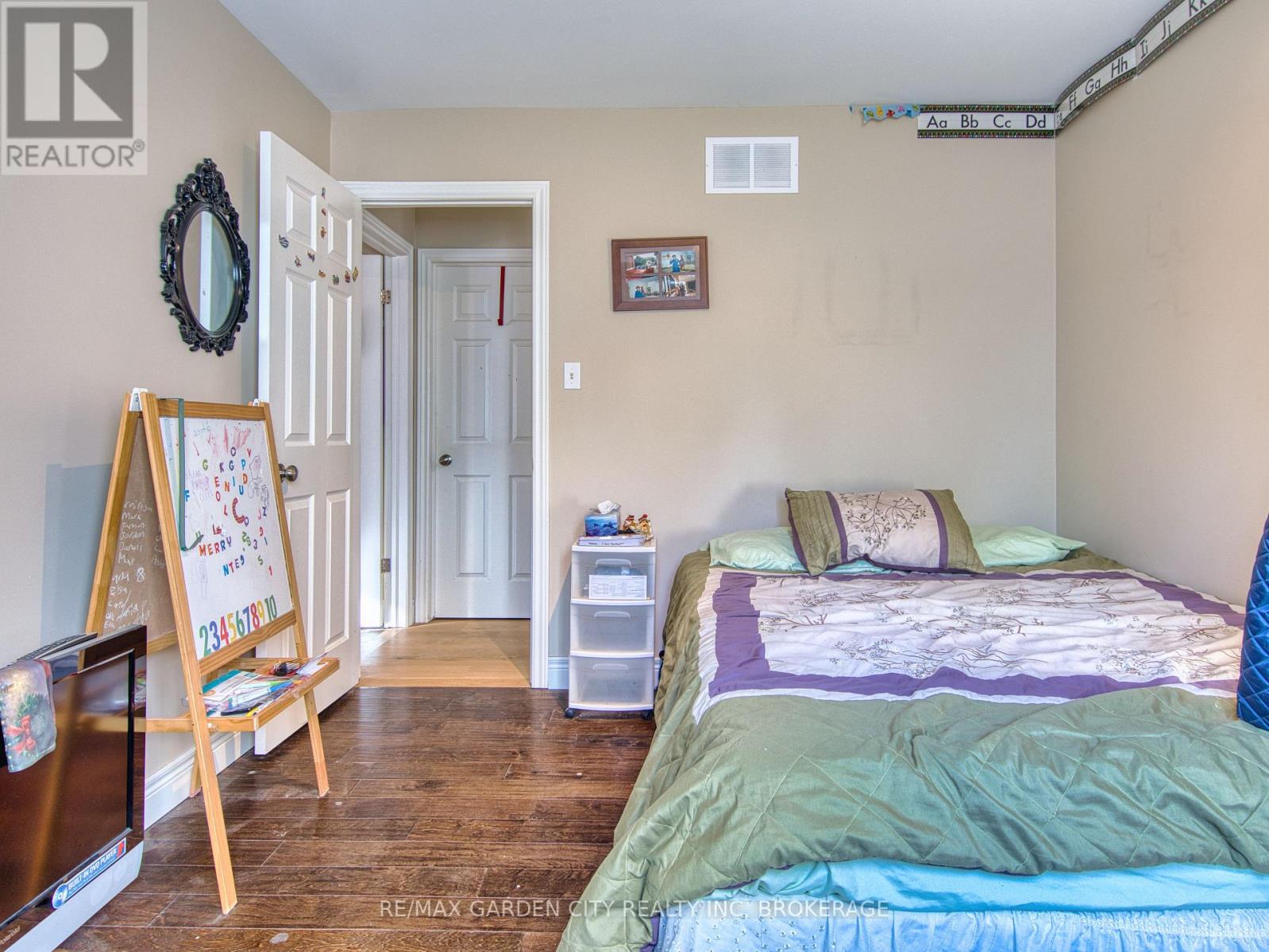 61 Concord Avenue, St. Catharines, Ontario  L2M 5N9 - Photo 19 - X12486464