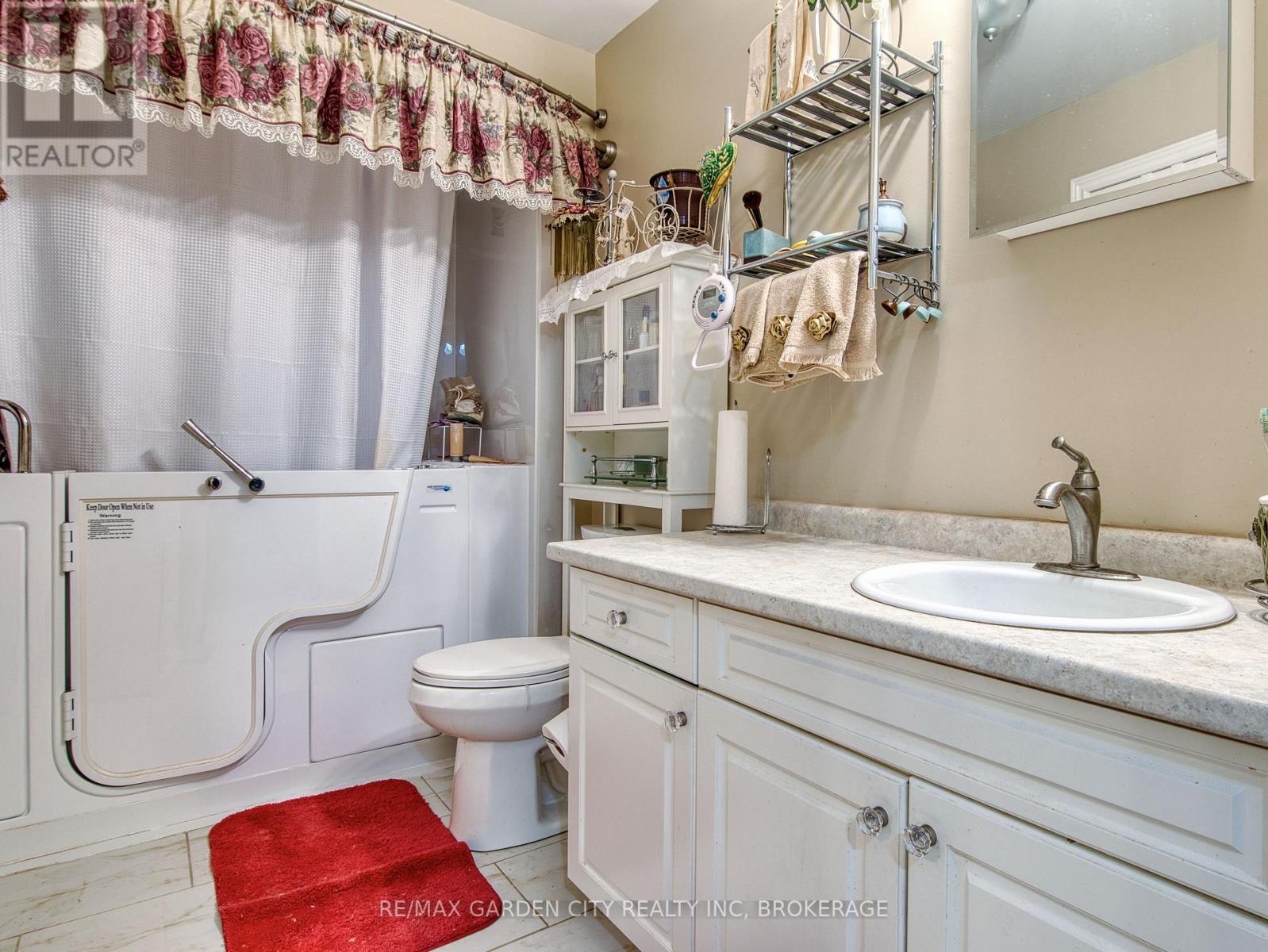 61 Concord Avenue, St. Catharines, Ontario  L2M 5N9 - Photo 22 - X12486464