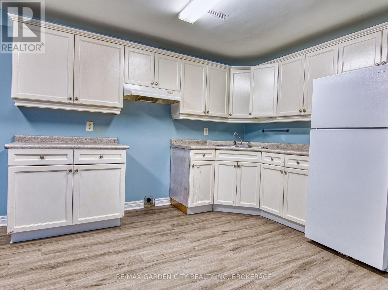 61 Concord Avenue, St. Catharines, Ontario  L2M 5N9 - Photo 29 - X12486464