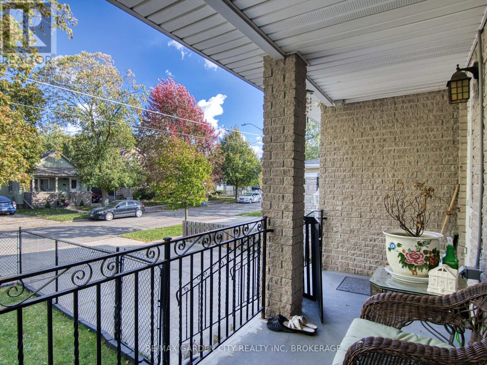 61 Concord Avenue, St. Catharines, Ontario  L2M 5N9 - Photo 3 - X12486464