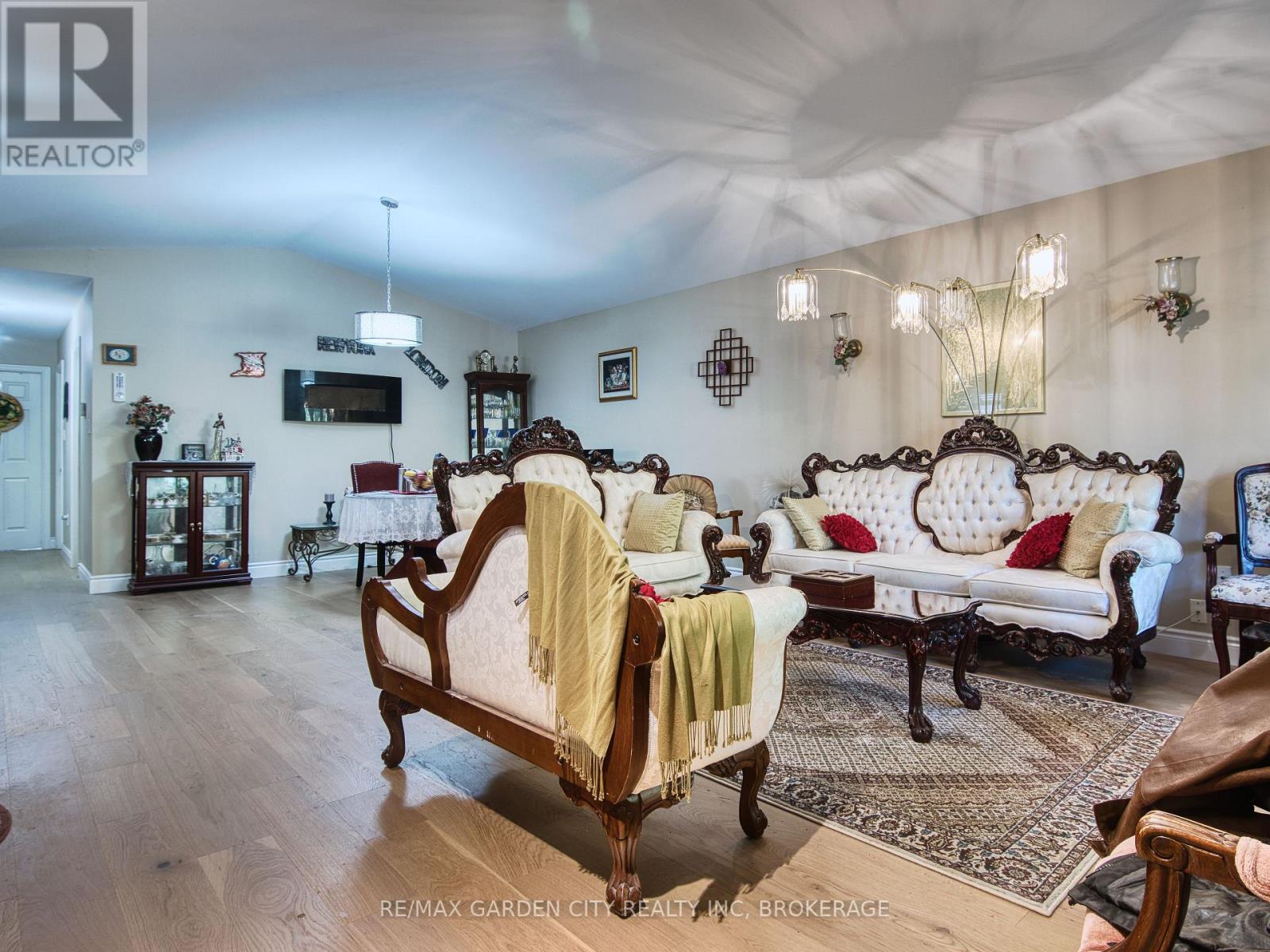 61 Concord Avenue, St. Catharines, Ontario  L2M 5N9 - Photo 9 - X12486464