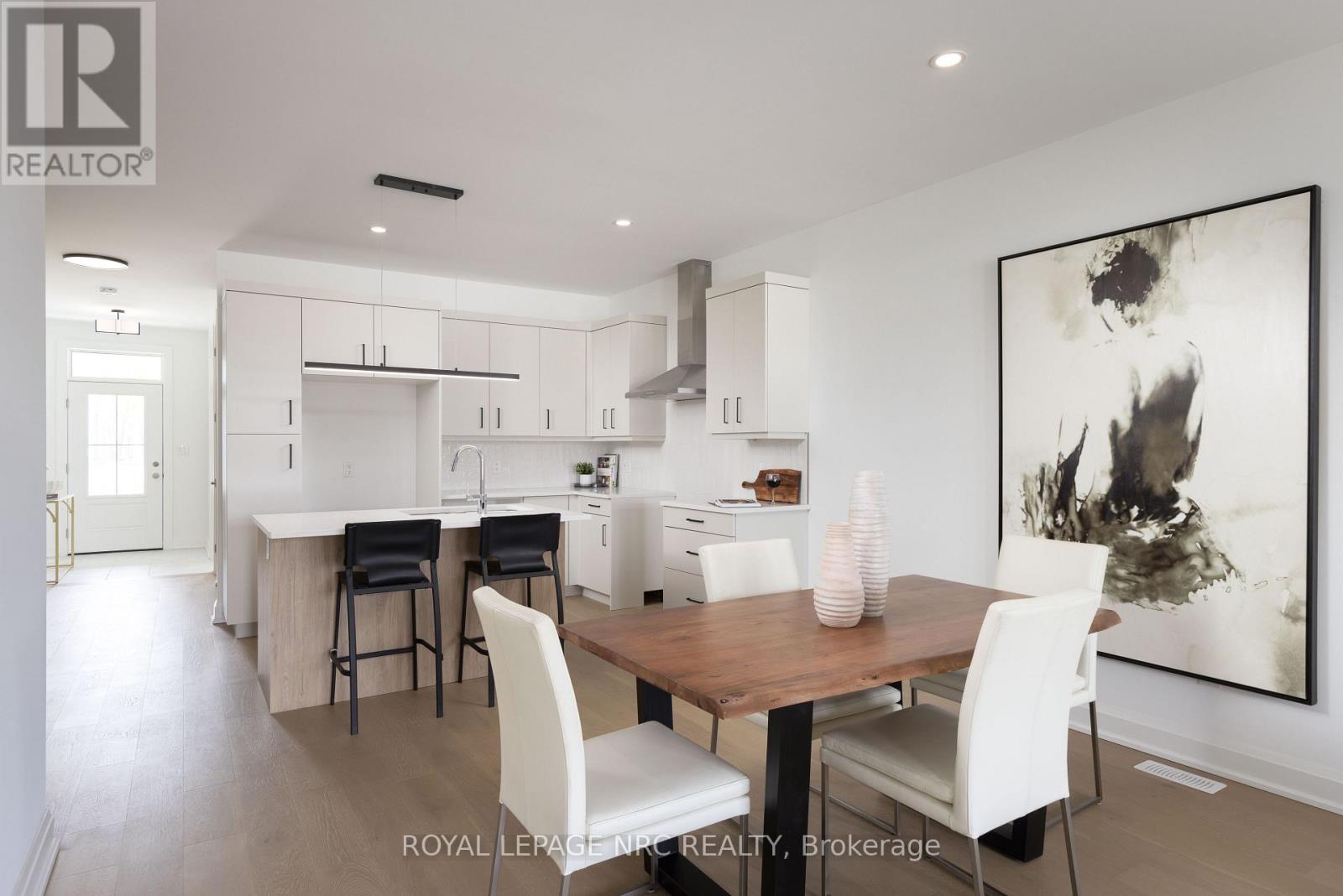 70d - 582 Seneca Drive, Fort Erie, Ontario  L2A 1C2 - Photo 3 - X12486468