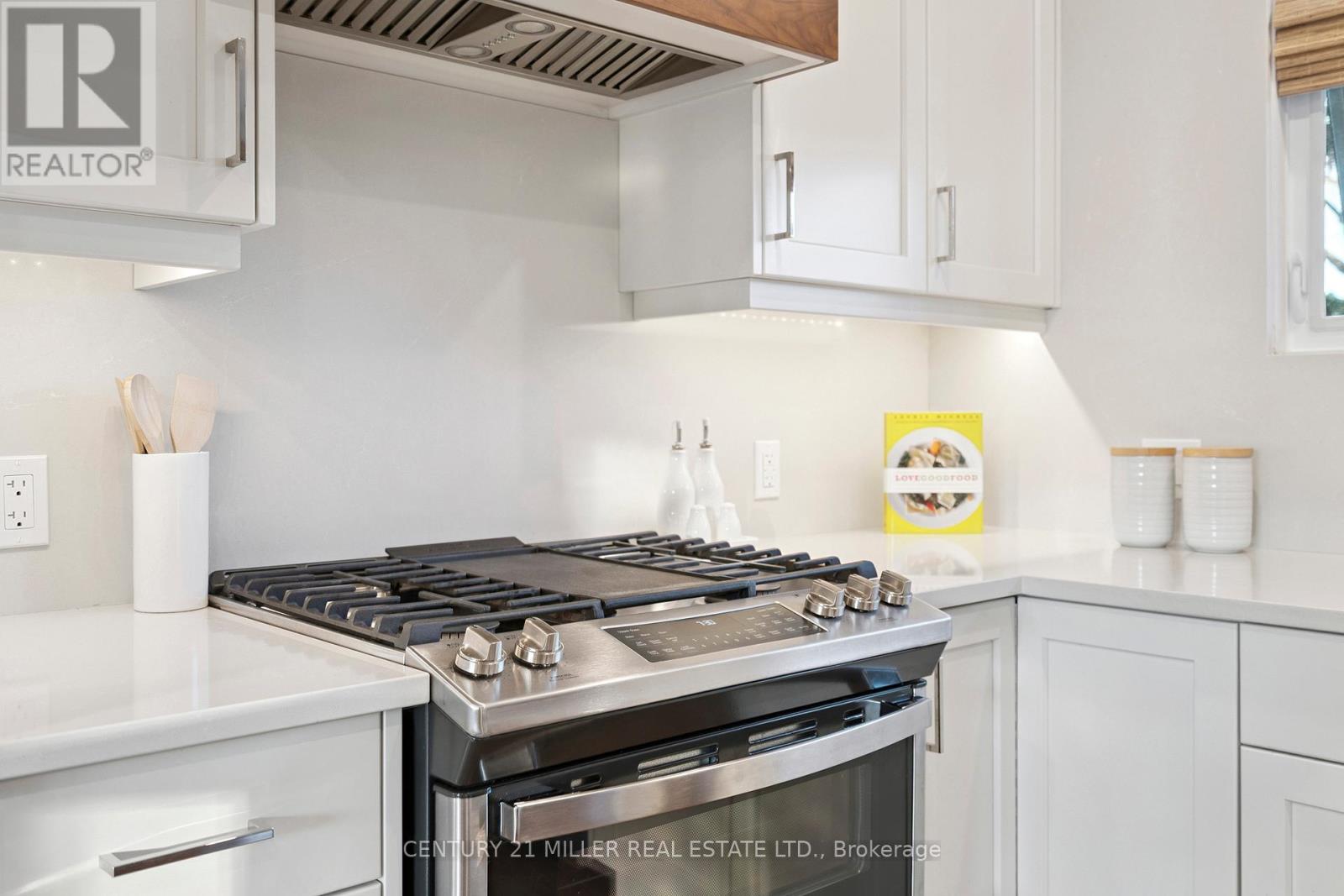 238 Slater Crescent, Oakville, Ontario  L6K 2C8 - Photo 10 - W12486314