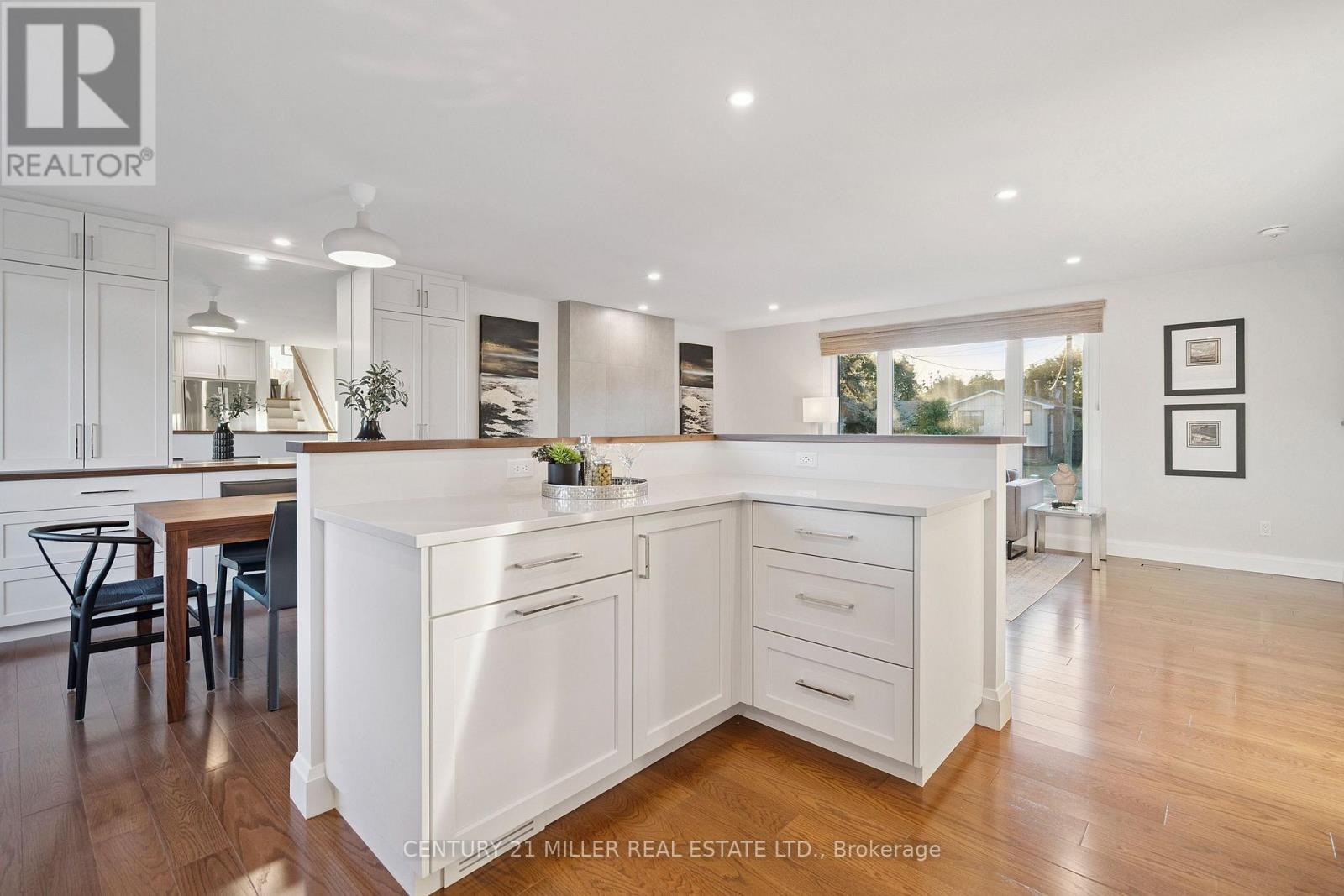 238 Slater Crescent, Oakville, Ontario  L6K 2C8 - Photo 12 - W12486314