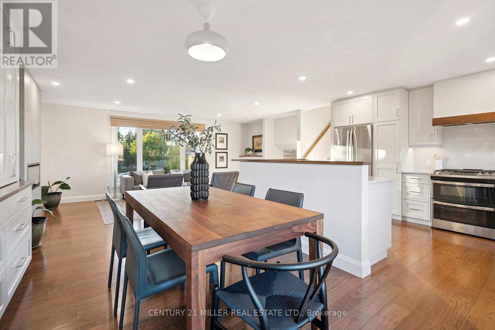 238 Slater Crescent, Oakville, Ontario  L6K 2C8 - Photo 13 - W12486314