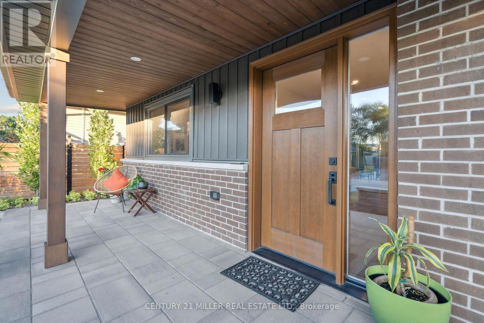 238 Slater Crescent, Oakville, Ontario  L6K 2C8 - Photo 3 - W12486314