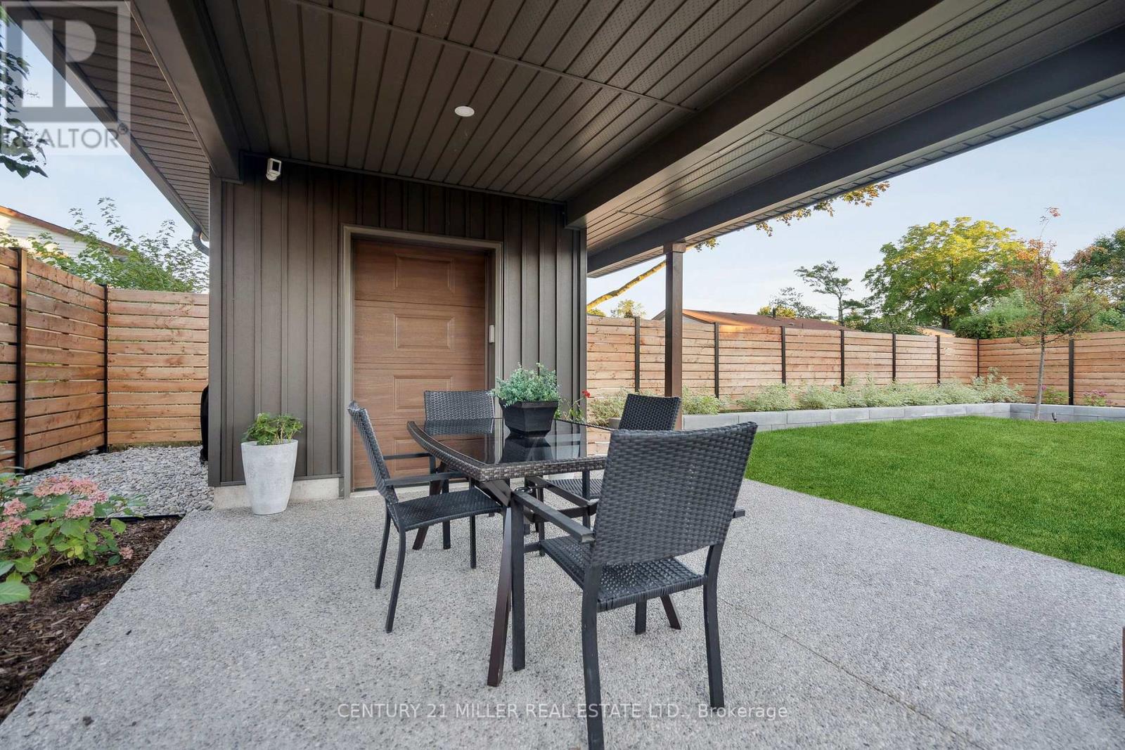 238 Slater Crescent, Oakville, Ontario  L6K 2C8 - Photo 32 - W12486314