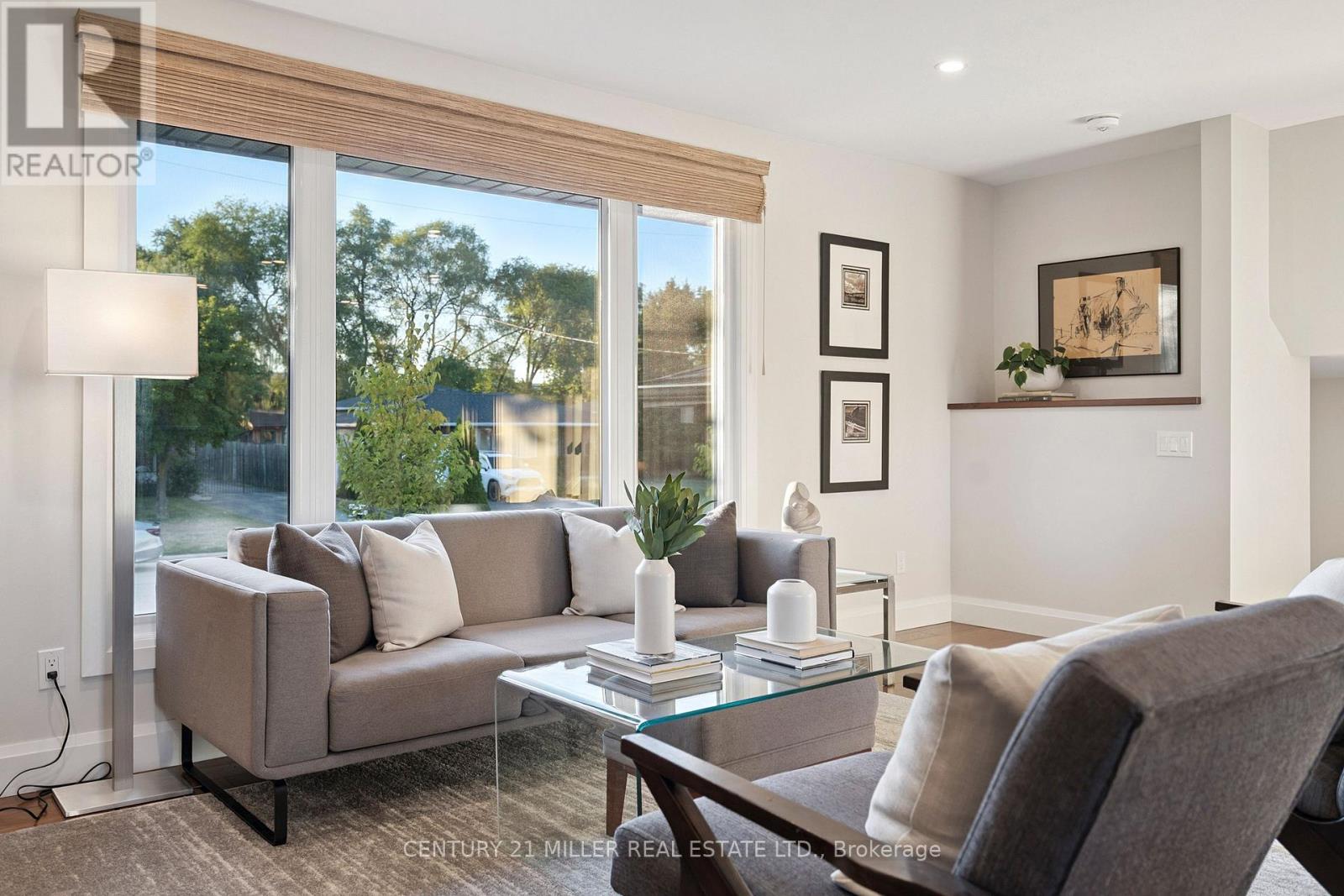 238 Slater Crescent, Oakville, Ontario  L6K 2C8 - Photo 7 - W12486314