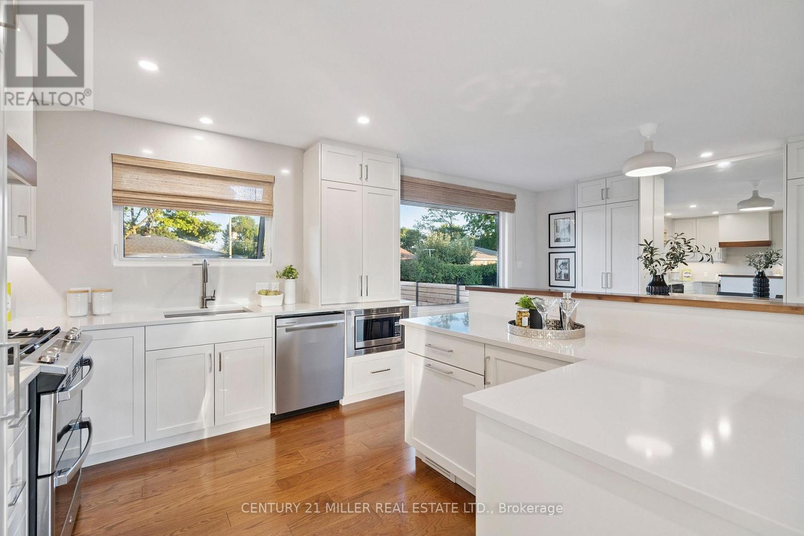 238 Slater Crescent, Oakville, Ontario  L6K 2C8 - Photo 9 - W12486314