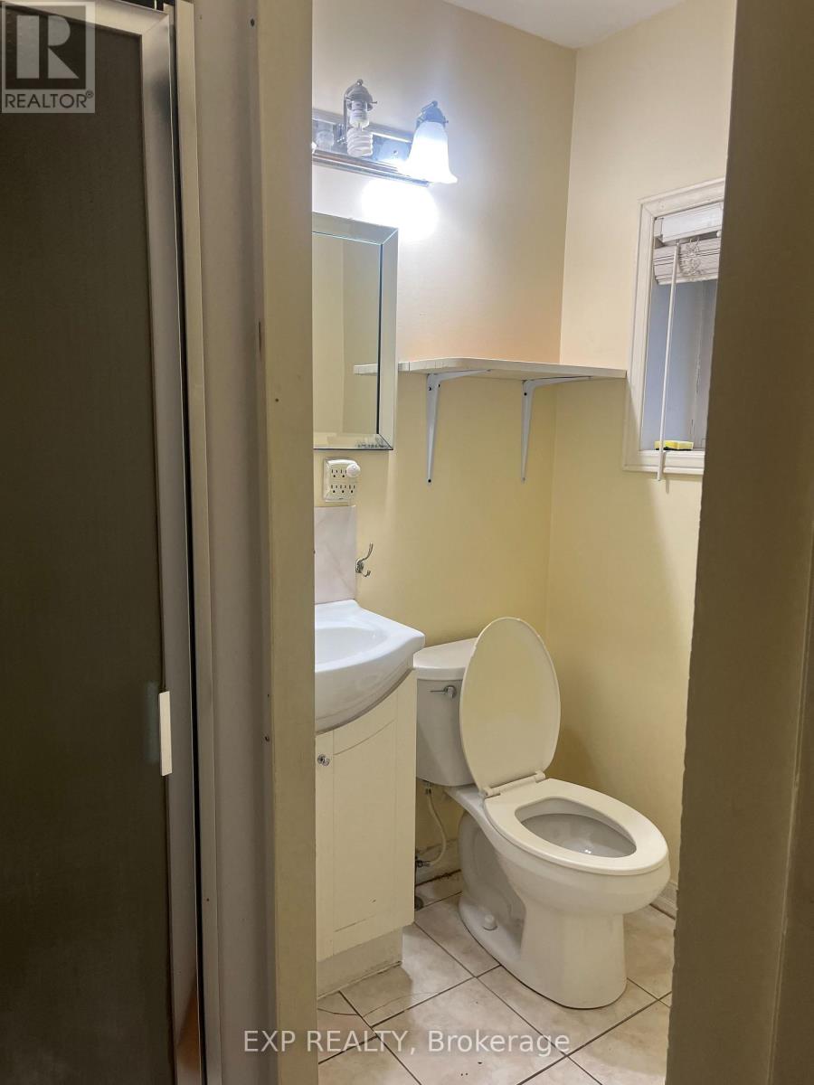 3215 Parkerhill Road, Mississauga, Ontario  L5B 1V7 - Photo 10 - W12486345