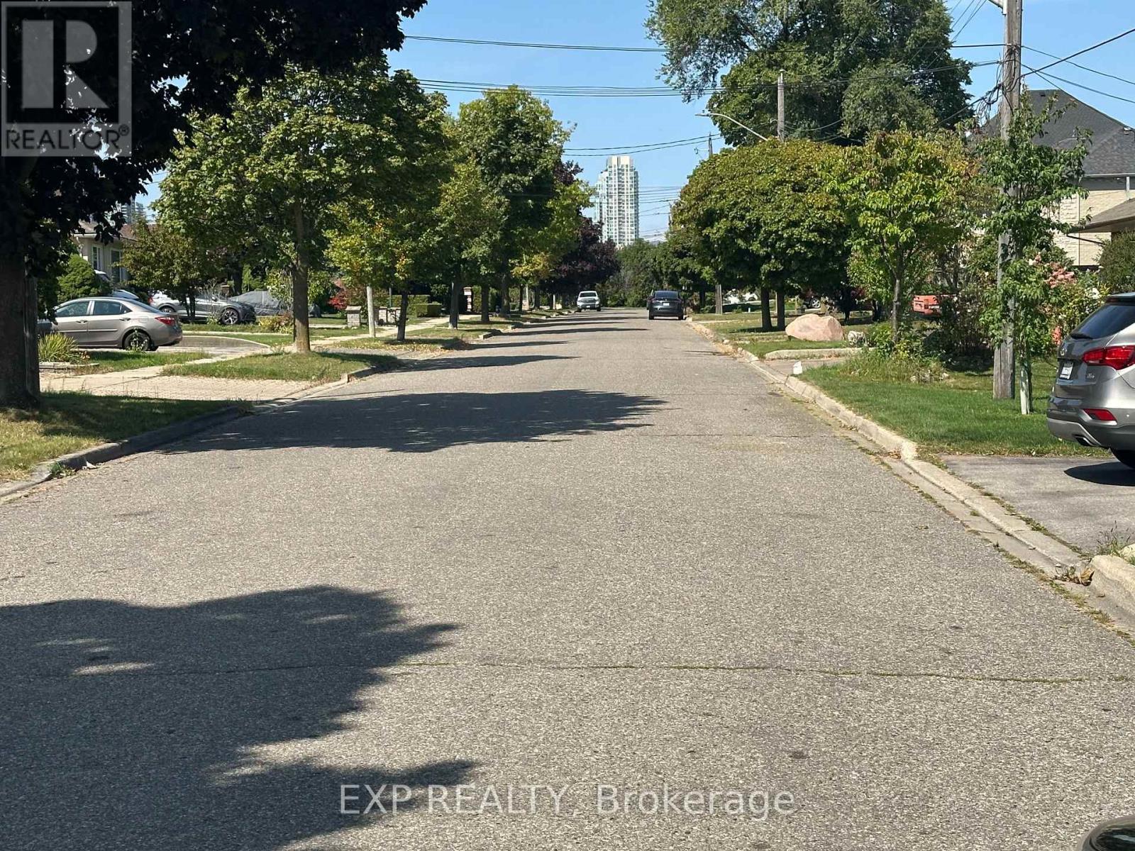 3215 Parkerhill Road, Mississauga, Ontario  L5B 1V7 - Photo 4 - W12486345