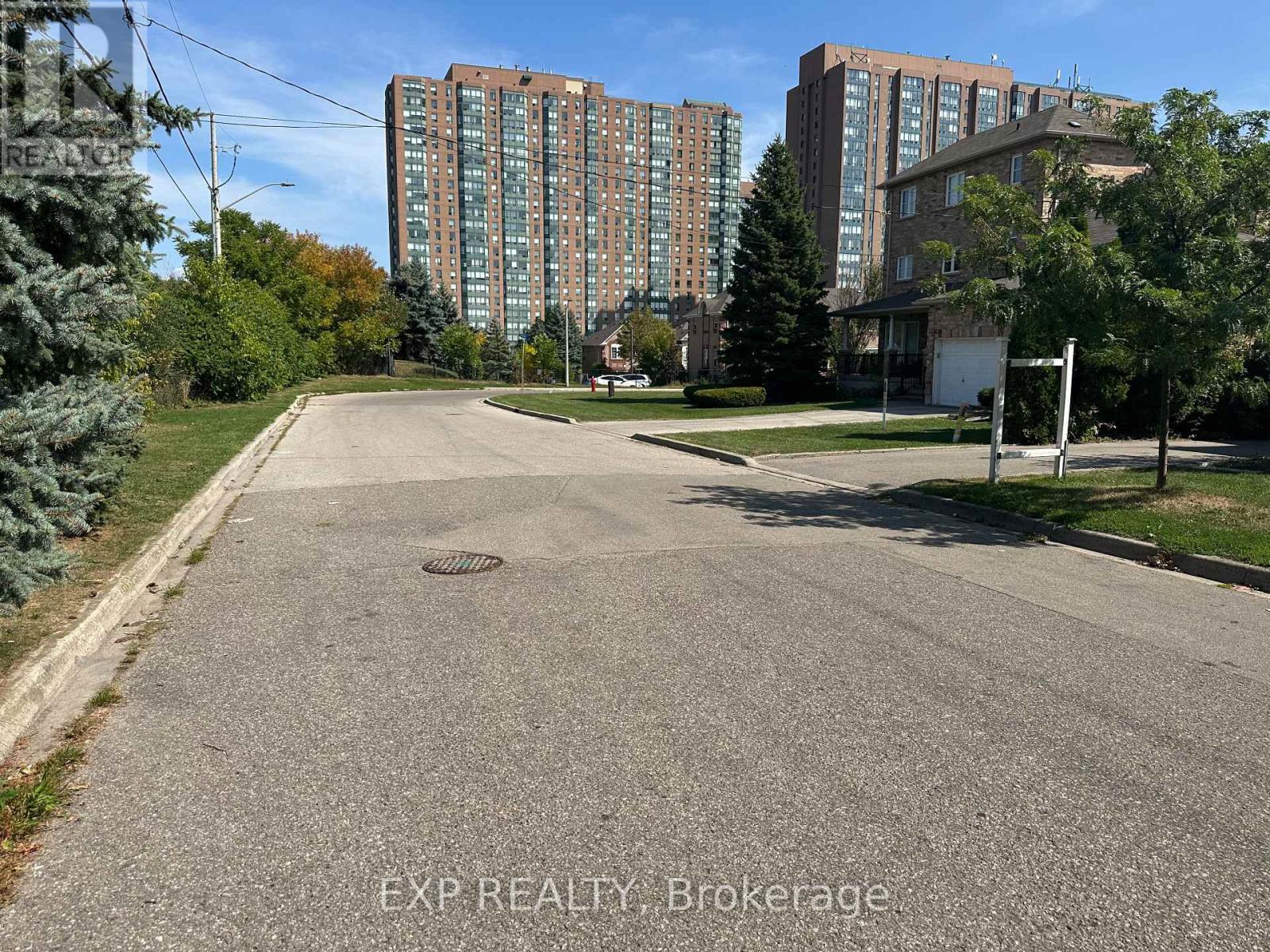 3215 Parkerhill Road, Mississauga, Ontario  L5B 1V7 - Photo 5 - W12486345