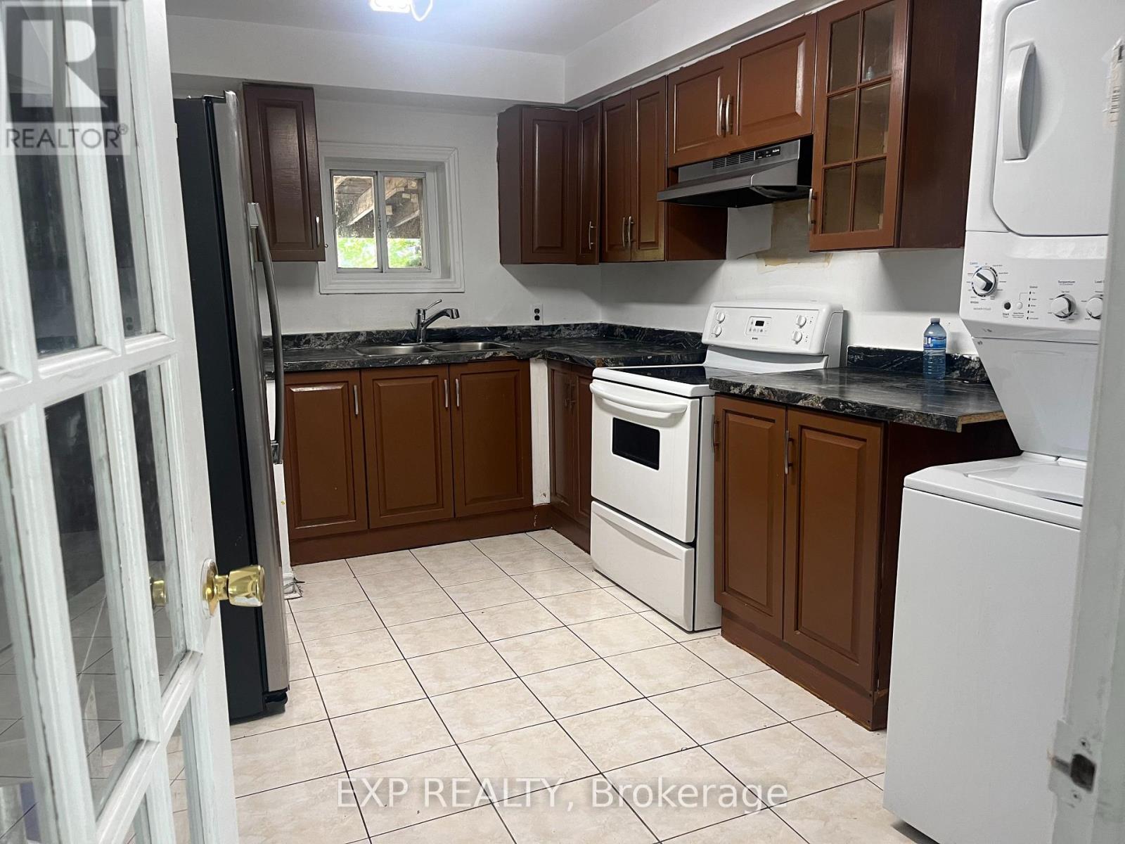 3215 Parkerhill Road, Mississauga, Ontario  L5B 1V7 - Photo 6 - W12486345