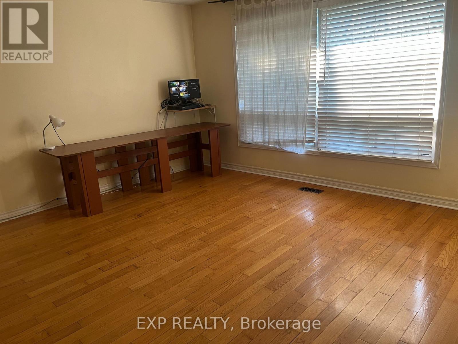 3215 Parkerhill Road, Mississauga, Ontario  L5B 1V7 - Photo 7 - W12486345