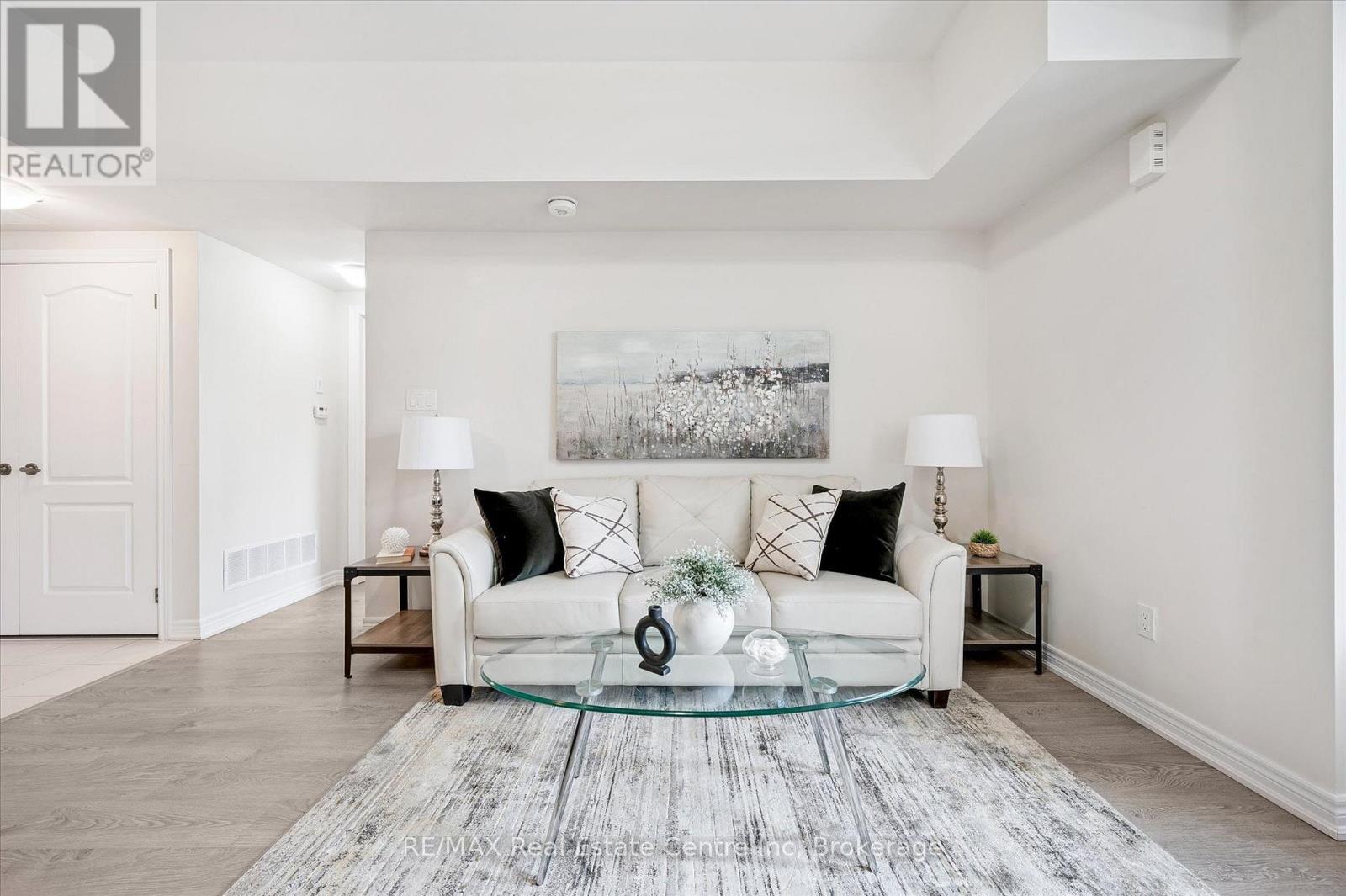 252 Law Drive, Guelph, Ontario  N1E 0P6 - Photo 6 - X12486433