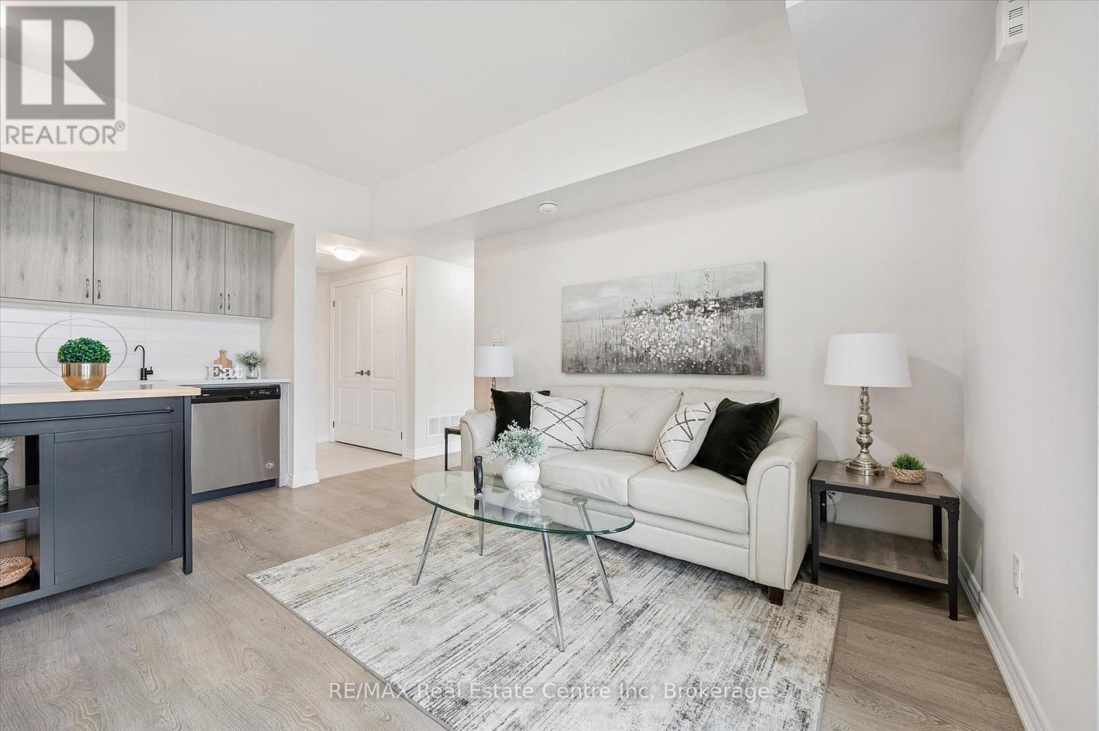 252 Law Drive, Guelph, Ontario  N1E 0P6 - Photo 7 - X12486433