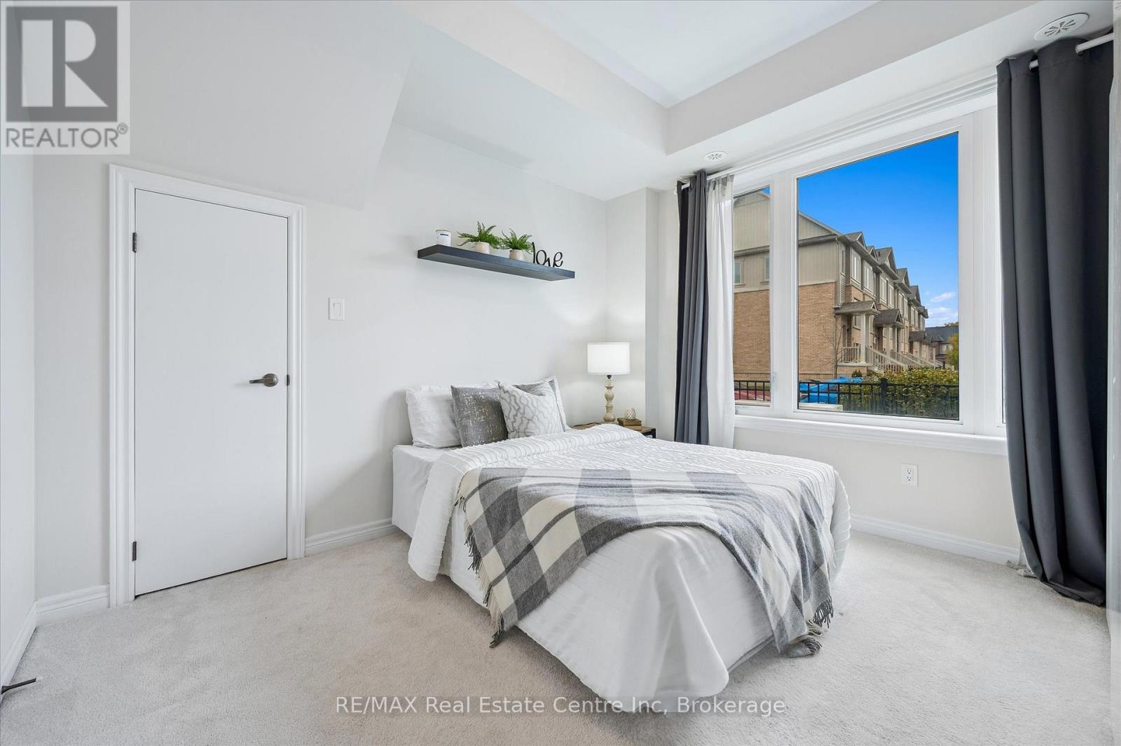 252 Law Drive, Guelph, Ontario  N1E 0P6 - Photo 8 - X12486433