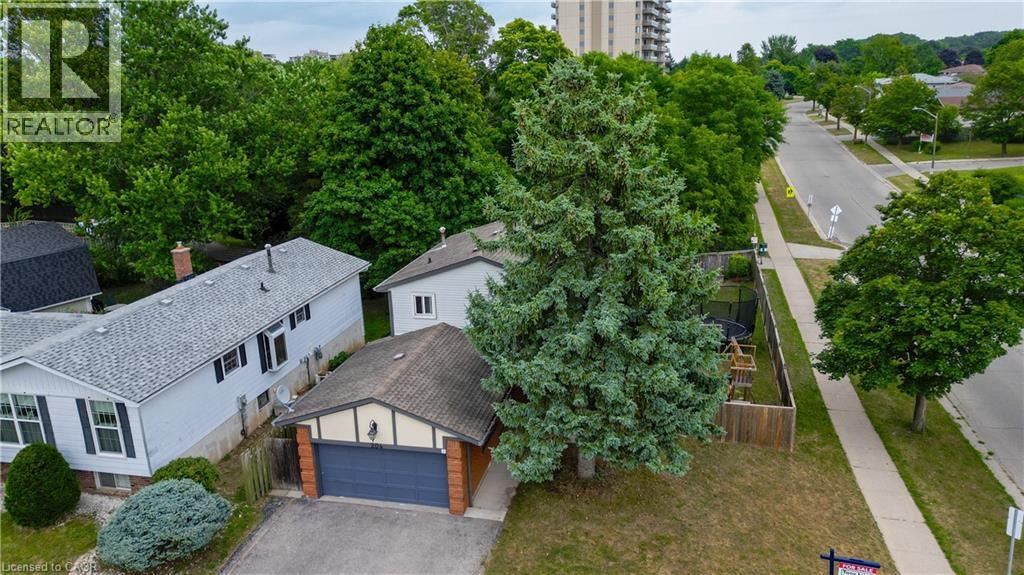 204 COUNTRY HILL Drive, Kitchener, Ontario